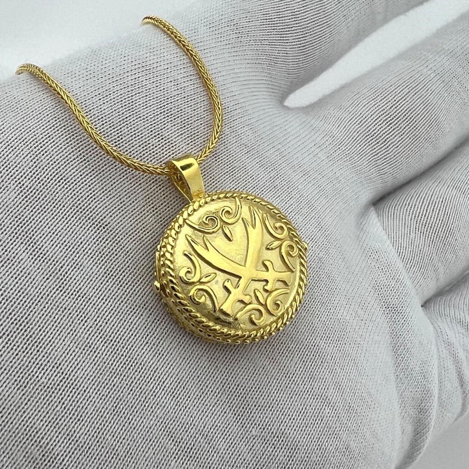 925 AYAR GÜMÜŞ ZÜLFİKAR İŞLEMELİ GOLD MUSKA KOLYE