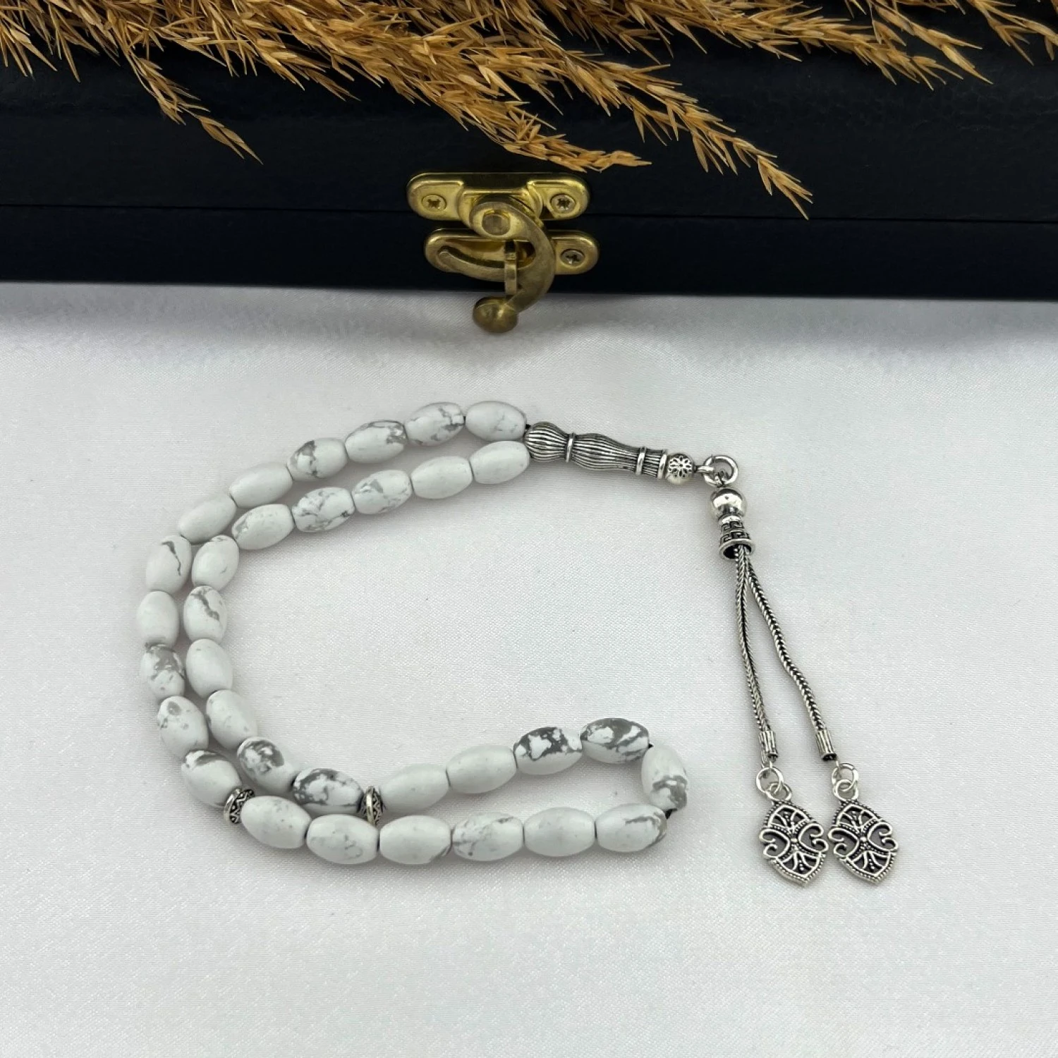 925 AYAR GÜMÜŞ ARPA KESİM ÖZEL TASARIM İKİLİ TİLKİ KUYRUĞU PÜSKÜL BEYAZ HAVLİT TAŞI DOĞAL TAŞ TESBİH