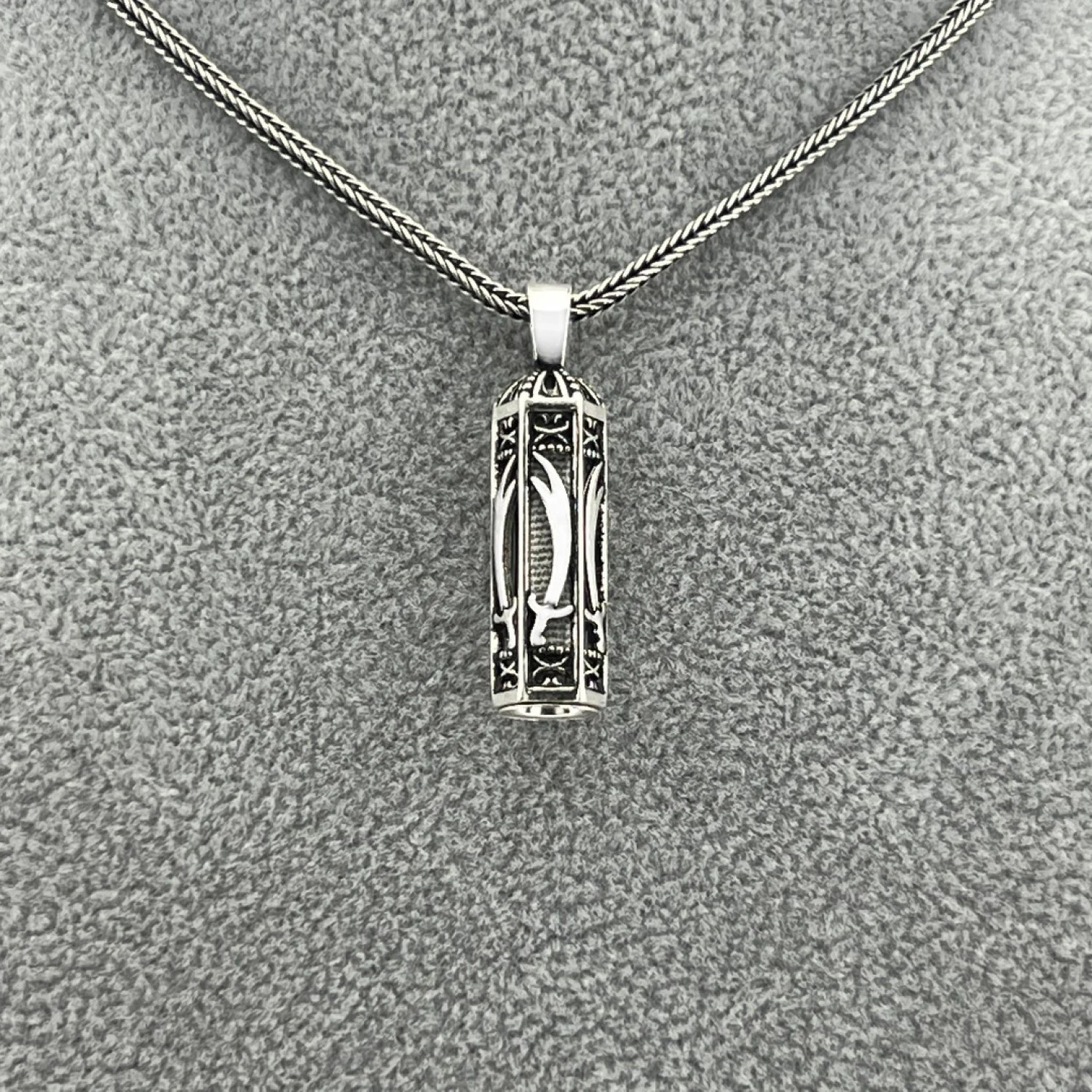 925 AYAR KILIÇ TASARIM ALTIGEN CEVŞEN KOLYE