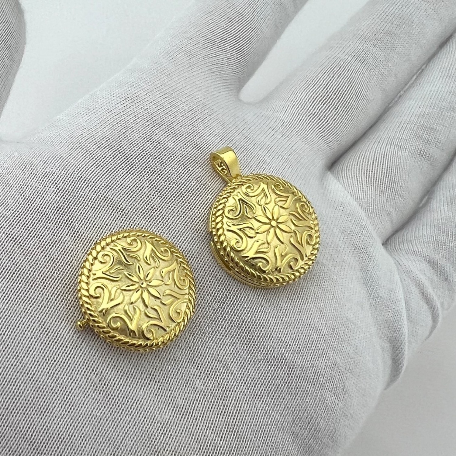 925 AYAR GÜMÜŞ ÇİÇEK MOTİFLİ GOLD MUSKA KOLYE