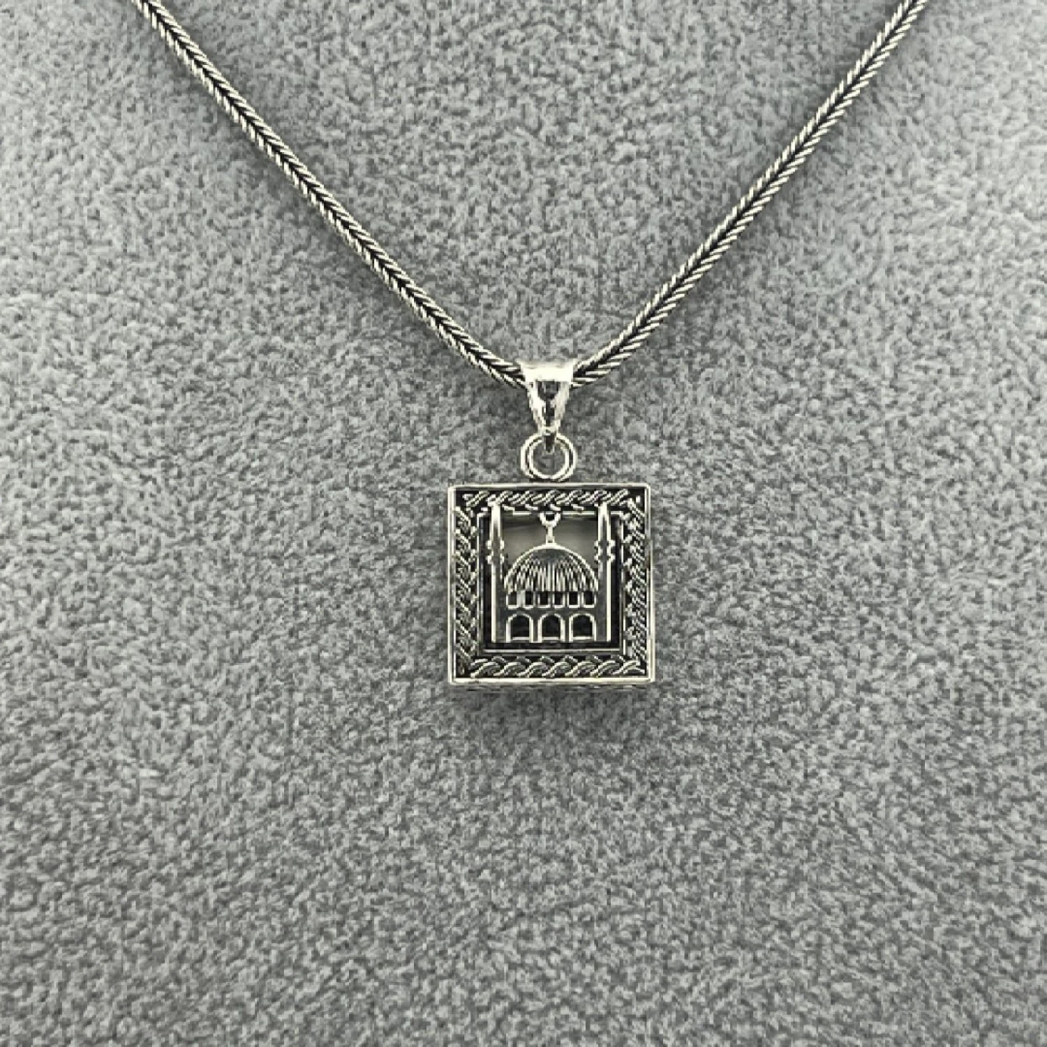 925 AYAR GÜMÜŞ KARE CAMİ İŞLEMELİ CEVŞEN KOLYE