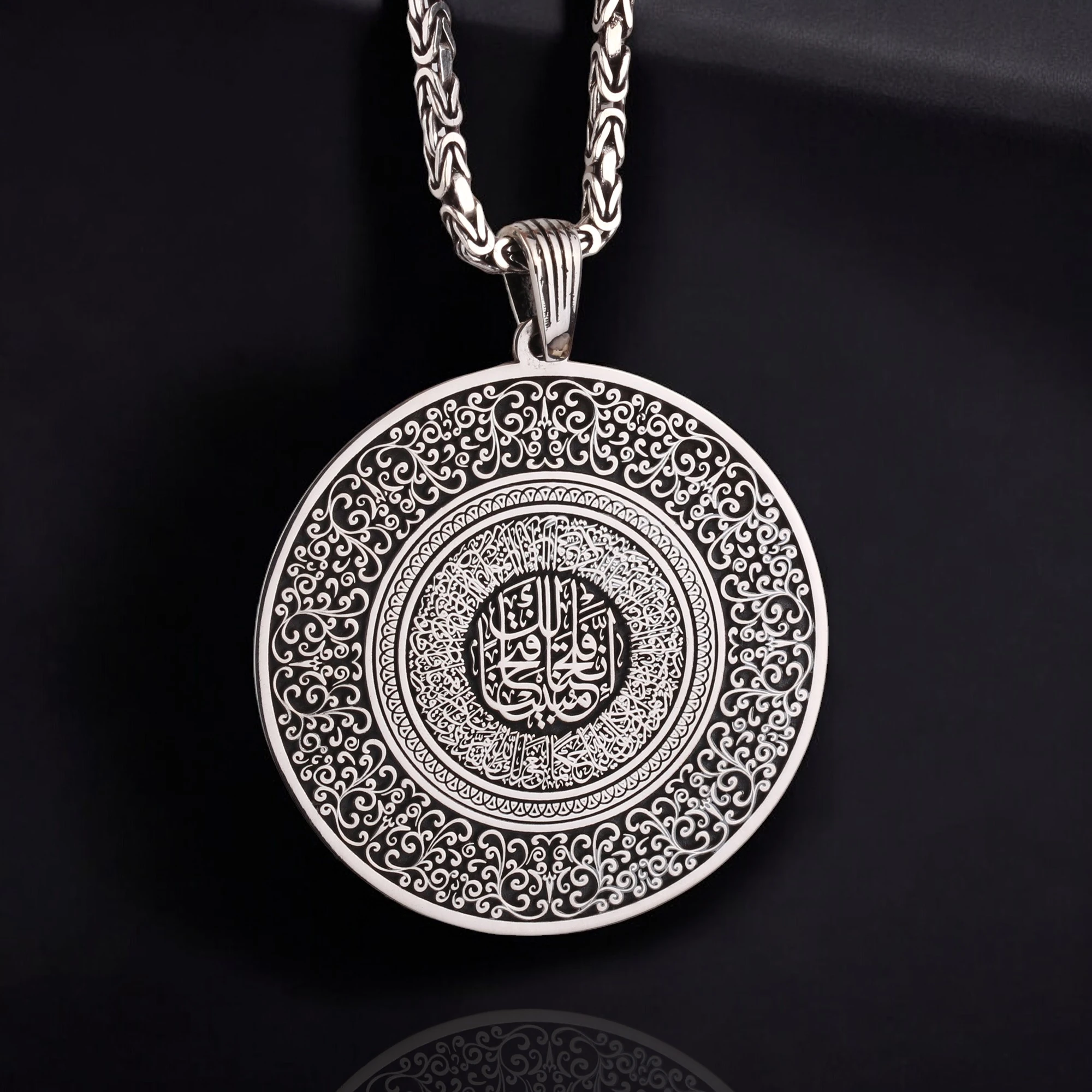 925 Ayar Gümüş Fetih Suresi Yazılı İşlemeli Madalyon Kral Zincirli Erkek Kolye