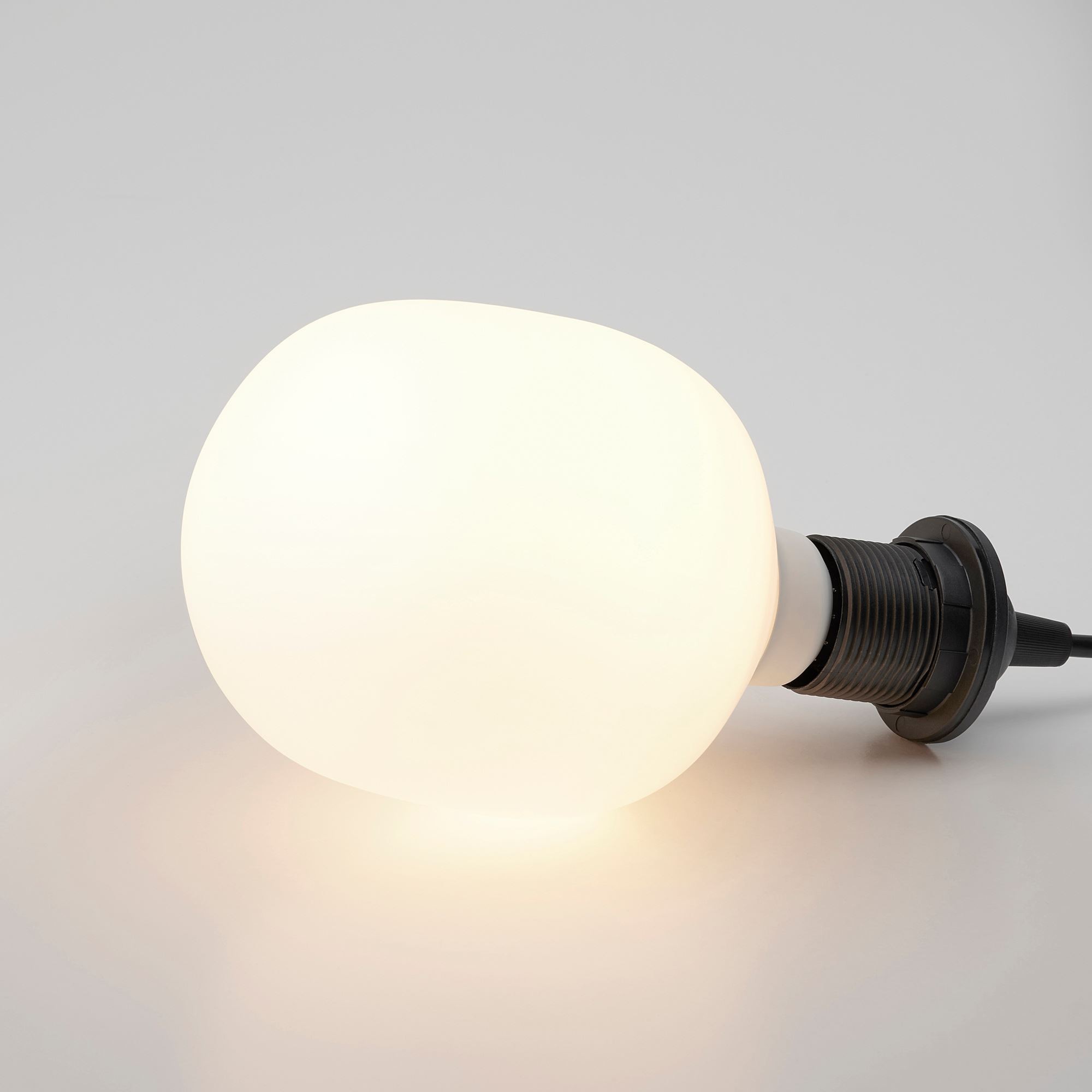 LED ampul E27, Işık rengi: Sıcak beyaz (2700 Kelvin), 470 lm