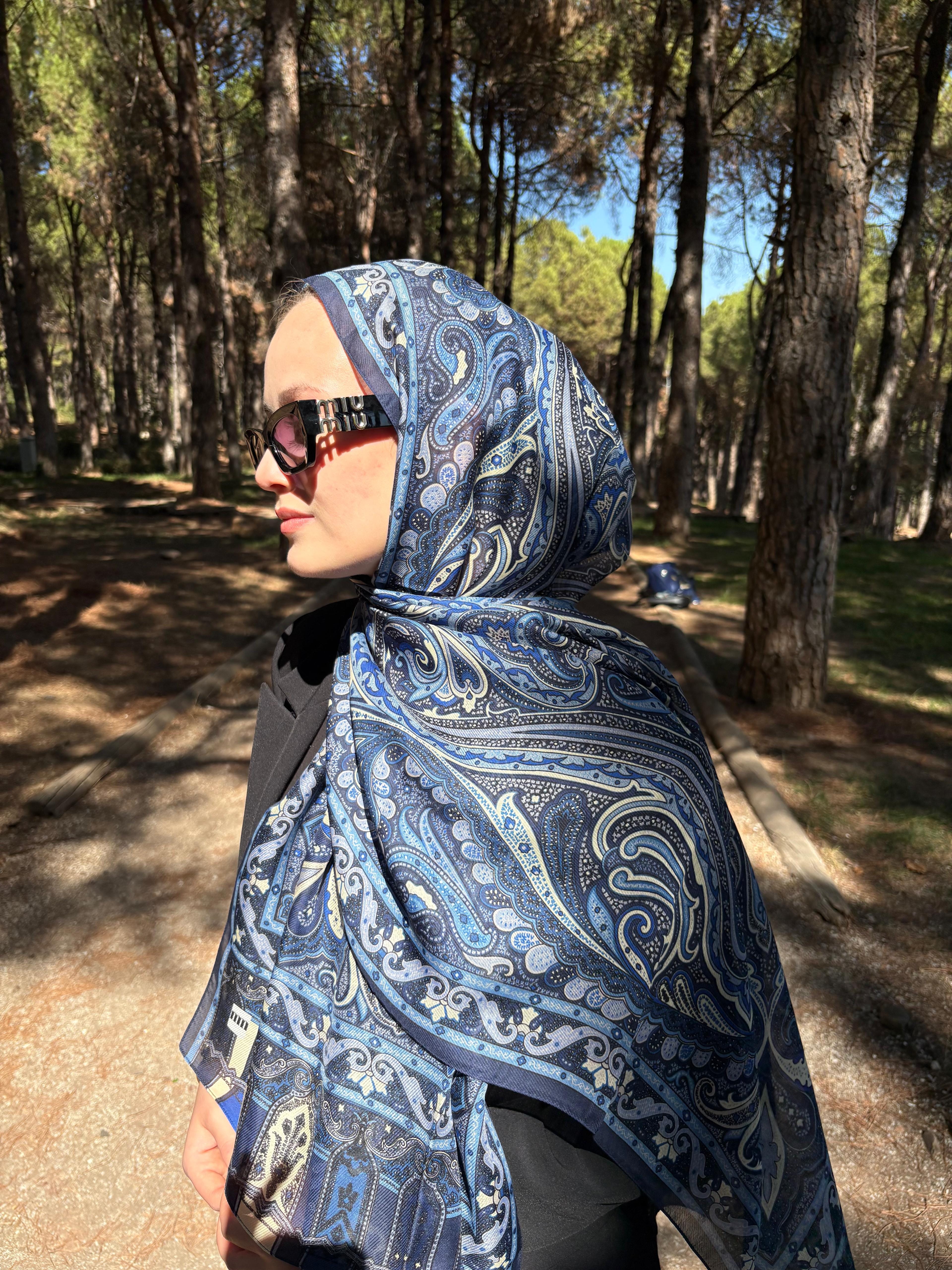 MorenoSilk Blue Liora