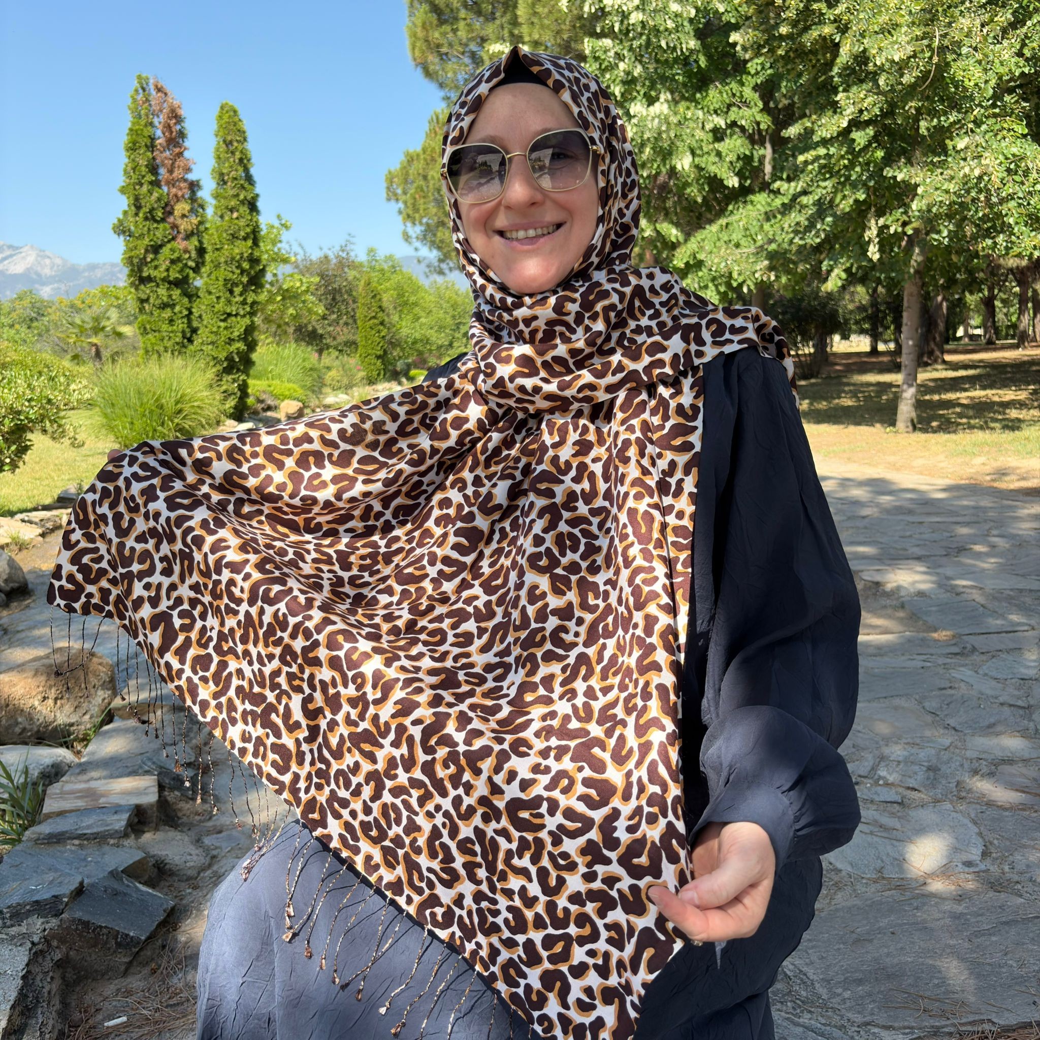 Bebe Mavisi Nihavent Desenli İpek Şal