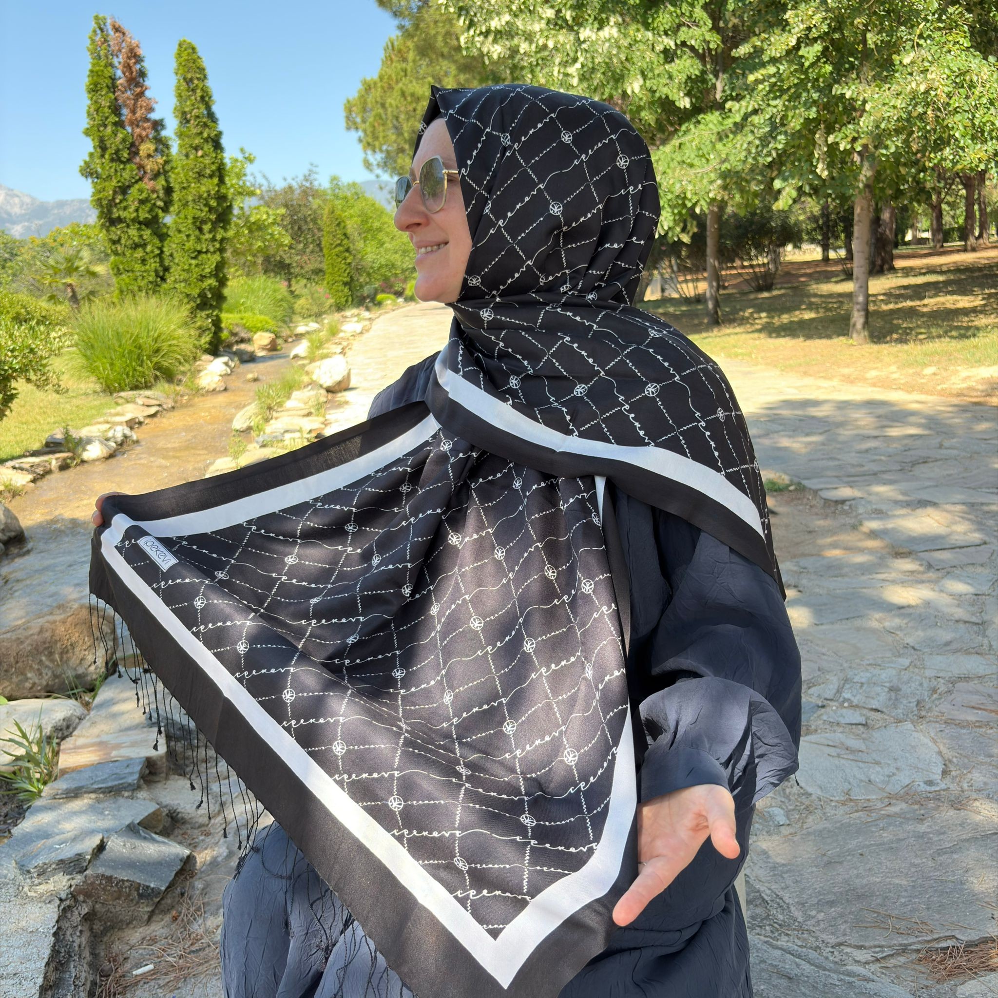 Siyah Monogram İpek Şal