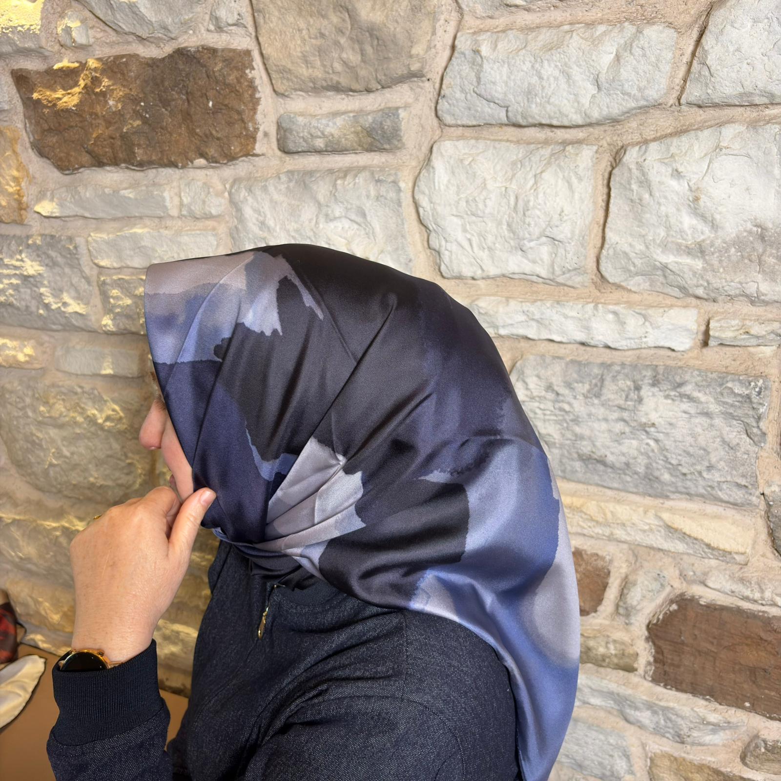 AKER AUTUMN-WINTER İPEK EŞARP TİVİL