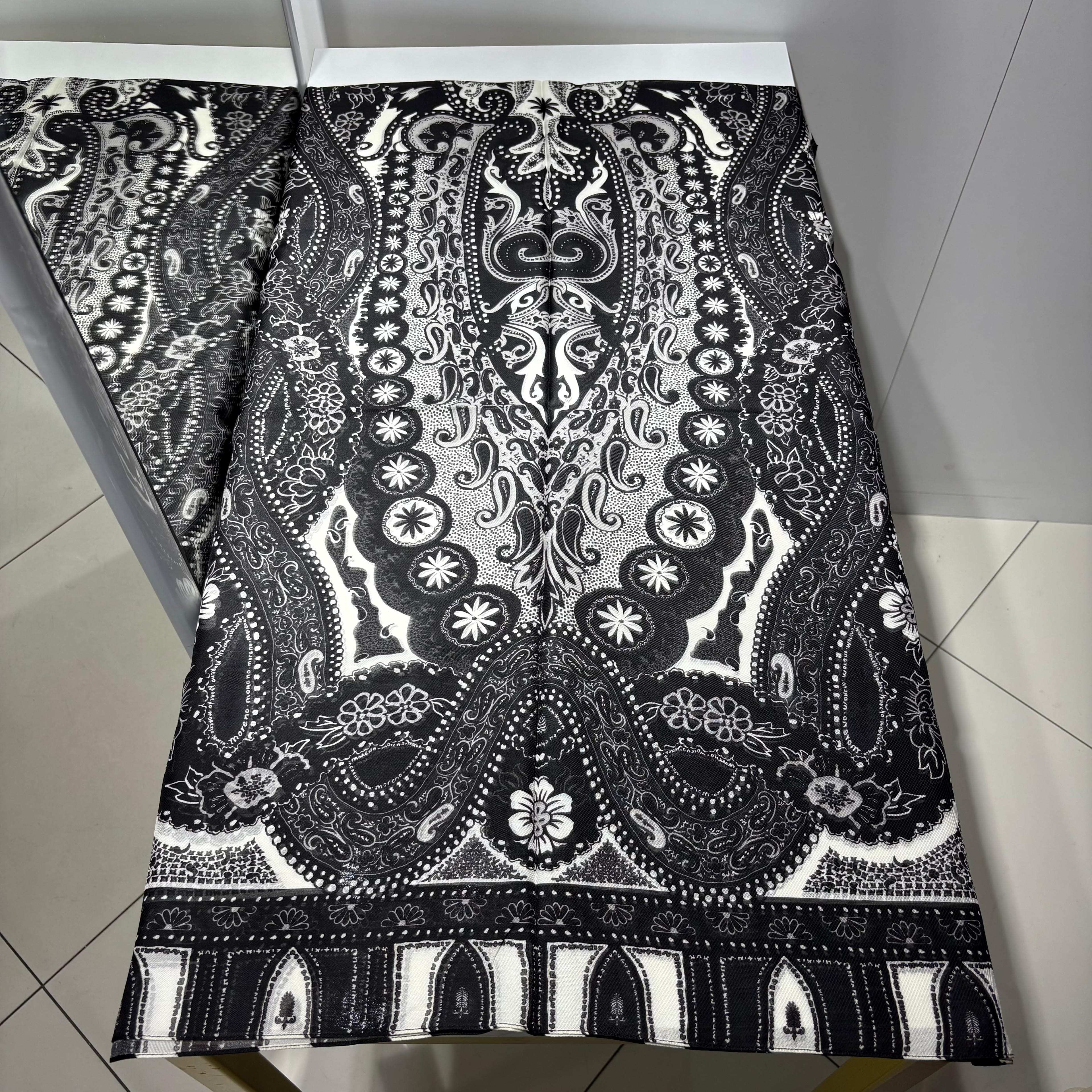 MorenoSilk Black Mist