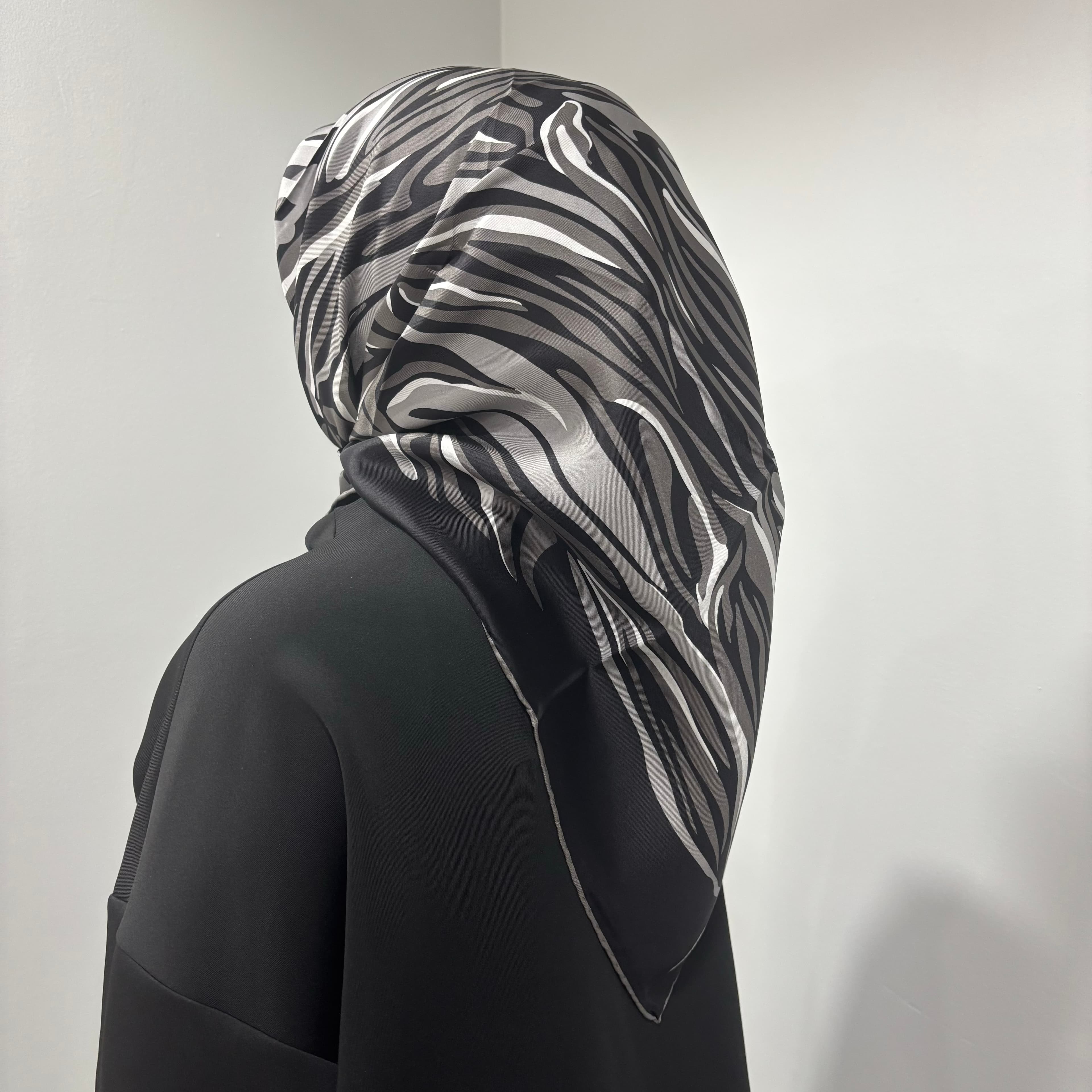 Zebra Desen İpek Eşarp