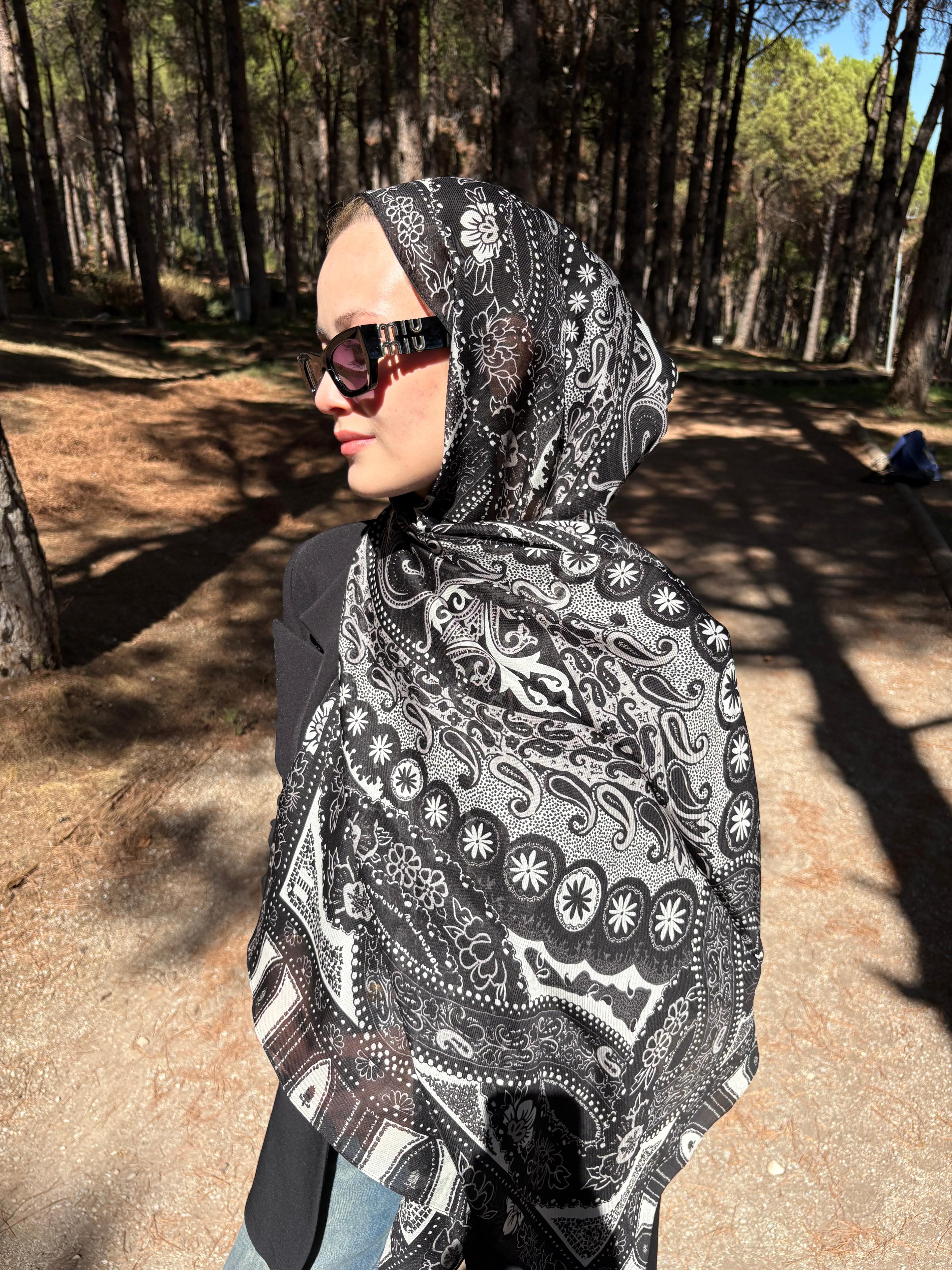MorenoSilk Black Mist