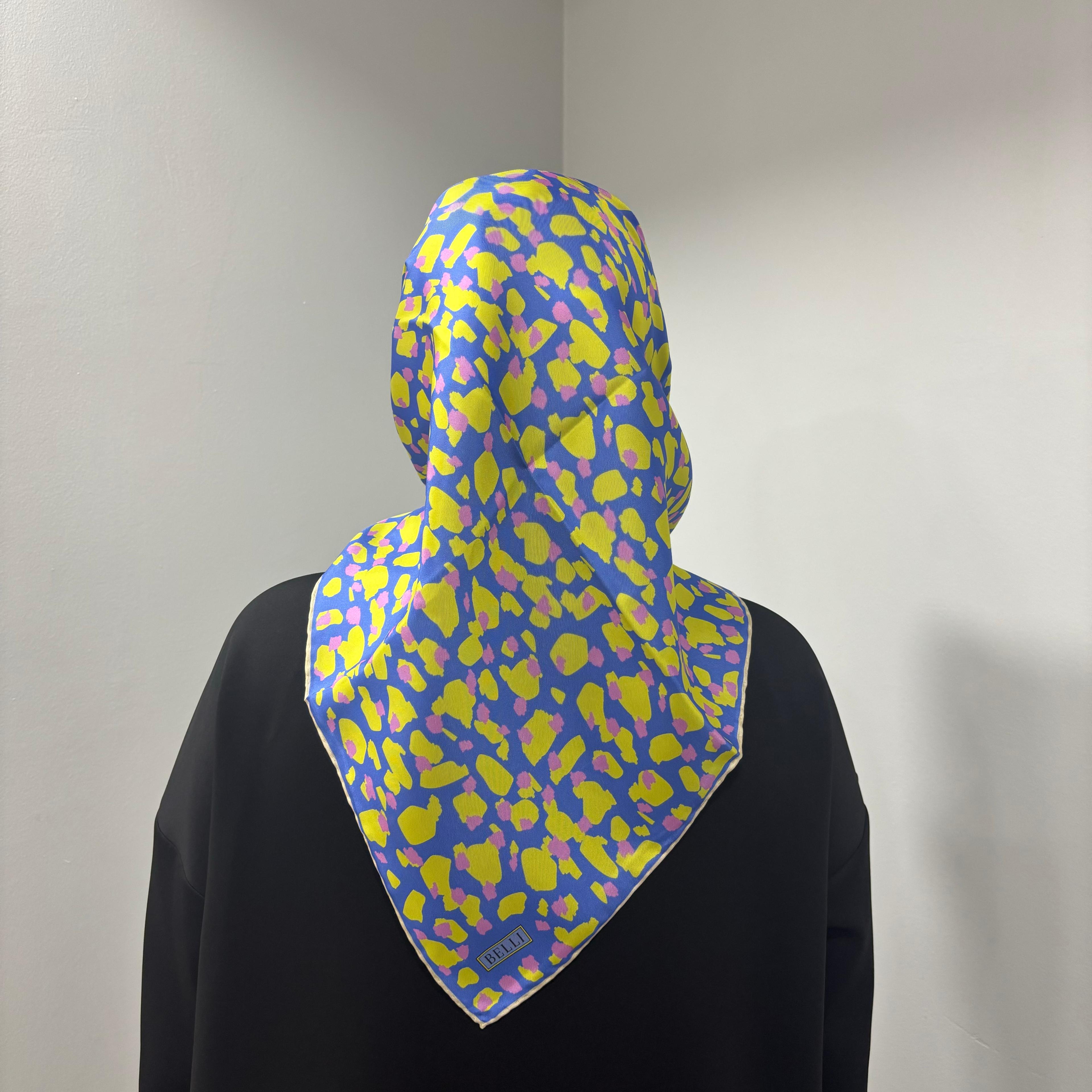 Batik Desenli İpek Eşarp