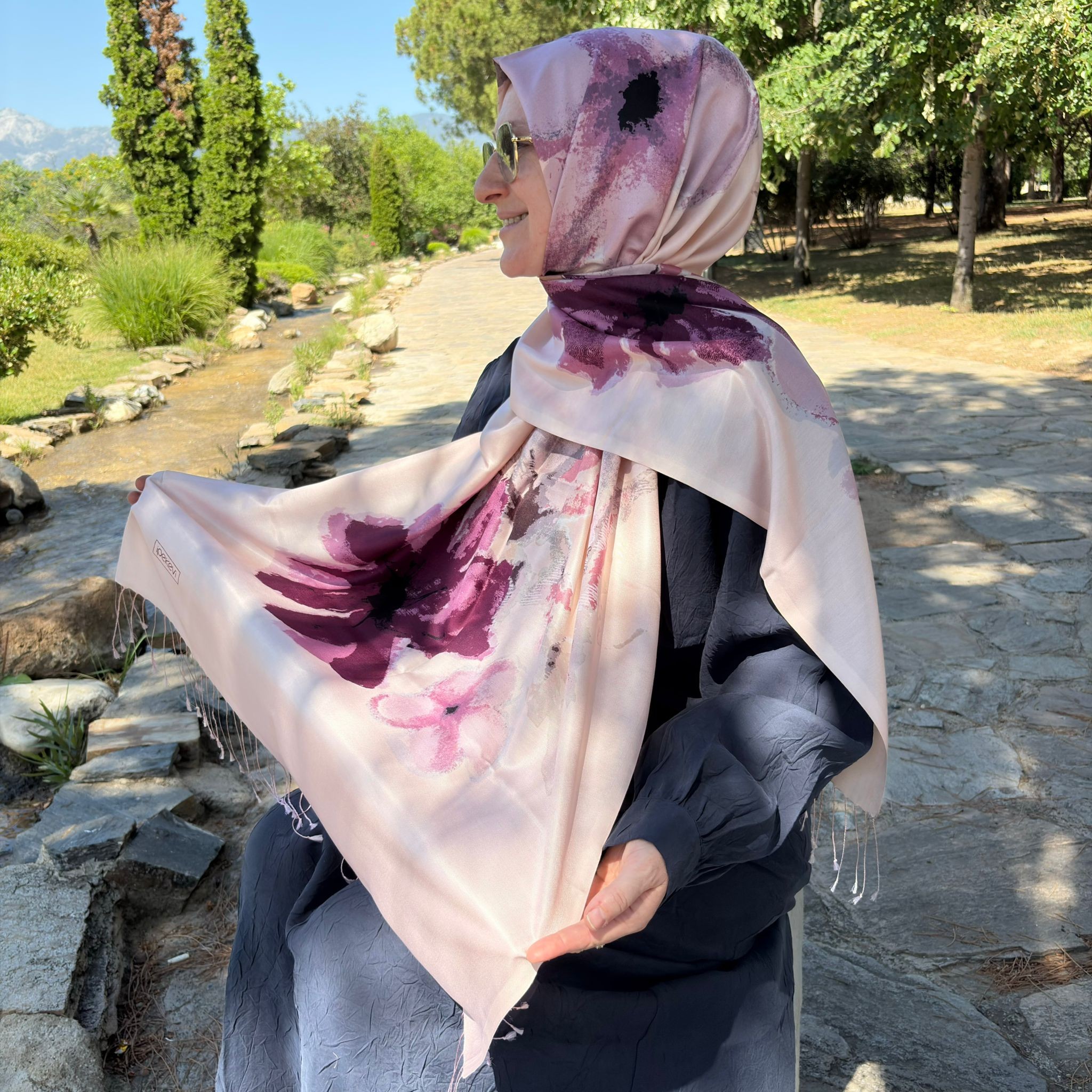 Toz Pembe Akşam Sefası Desenli İpek Şal