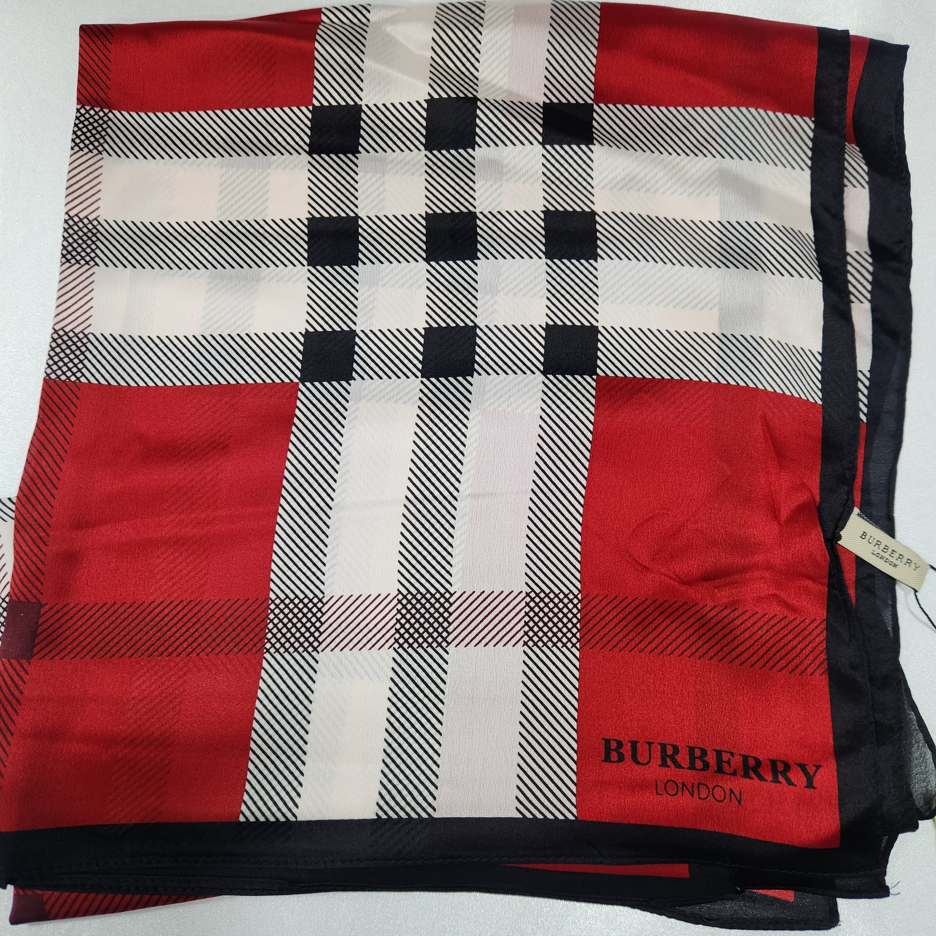 Burberry Desen Vual İpek Şal