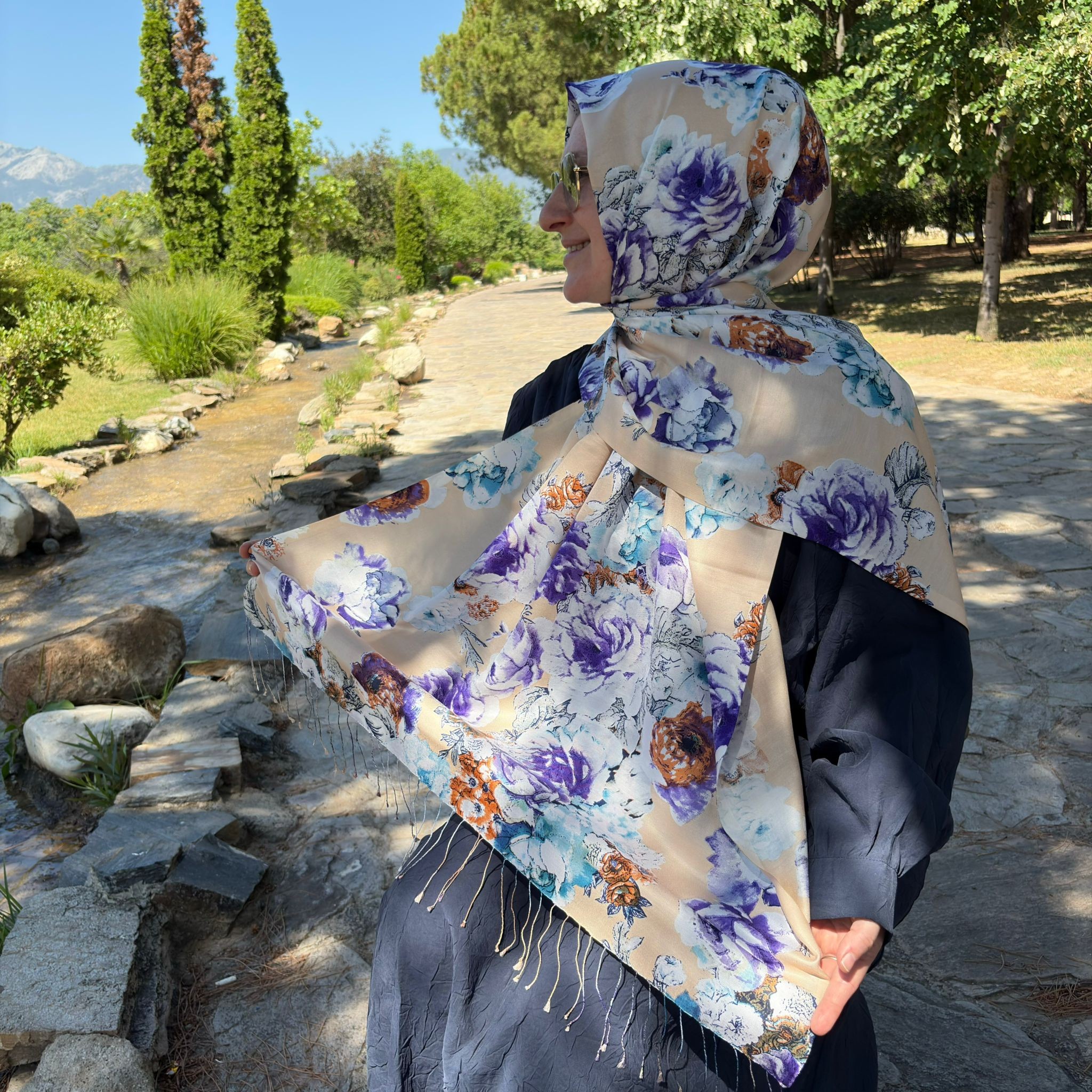 Krem Gül Bahçesi Desenli İpek Şal