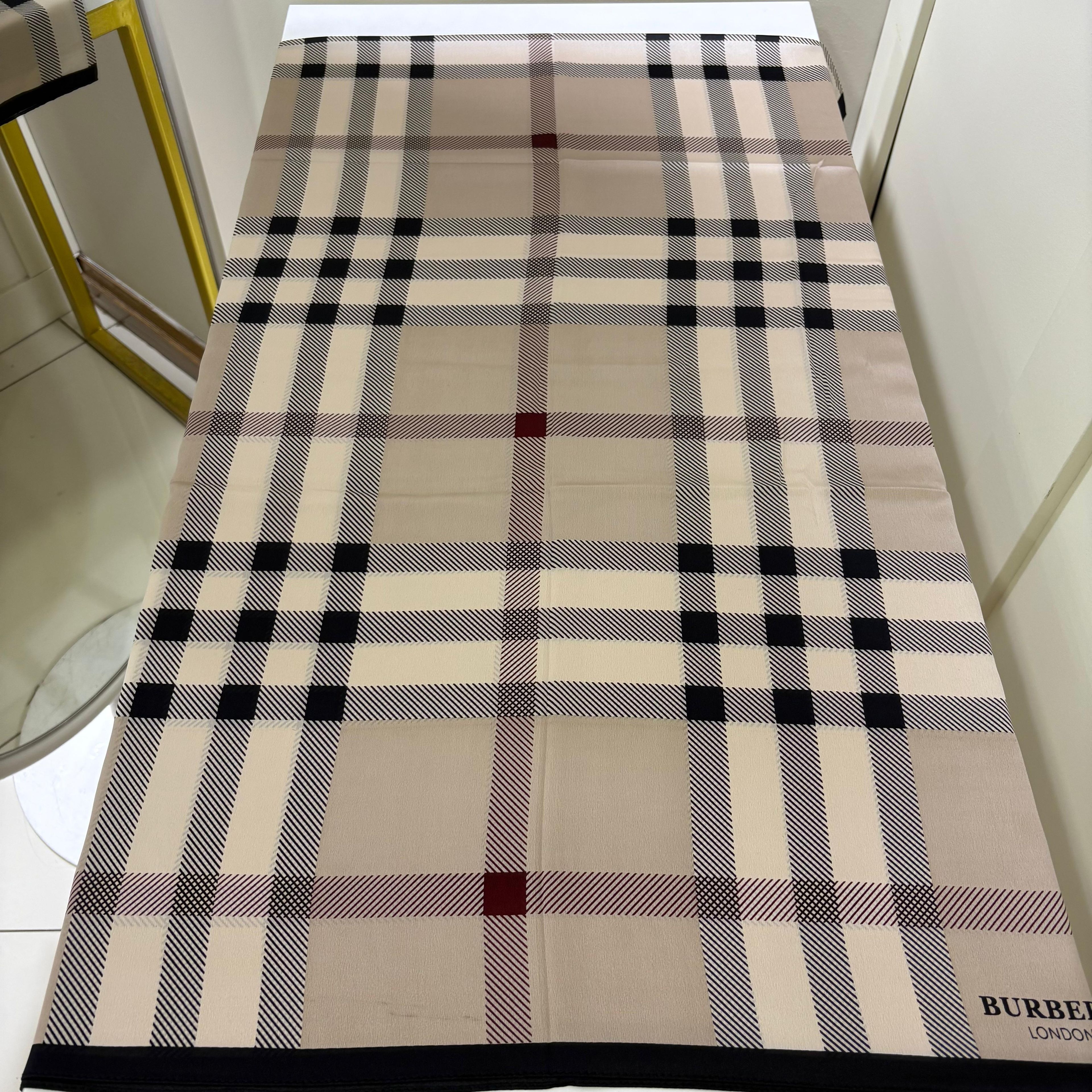 İthal  Vual İpek Şal Burberry Desen