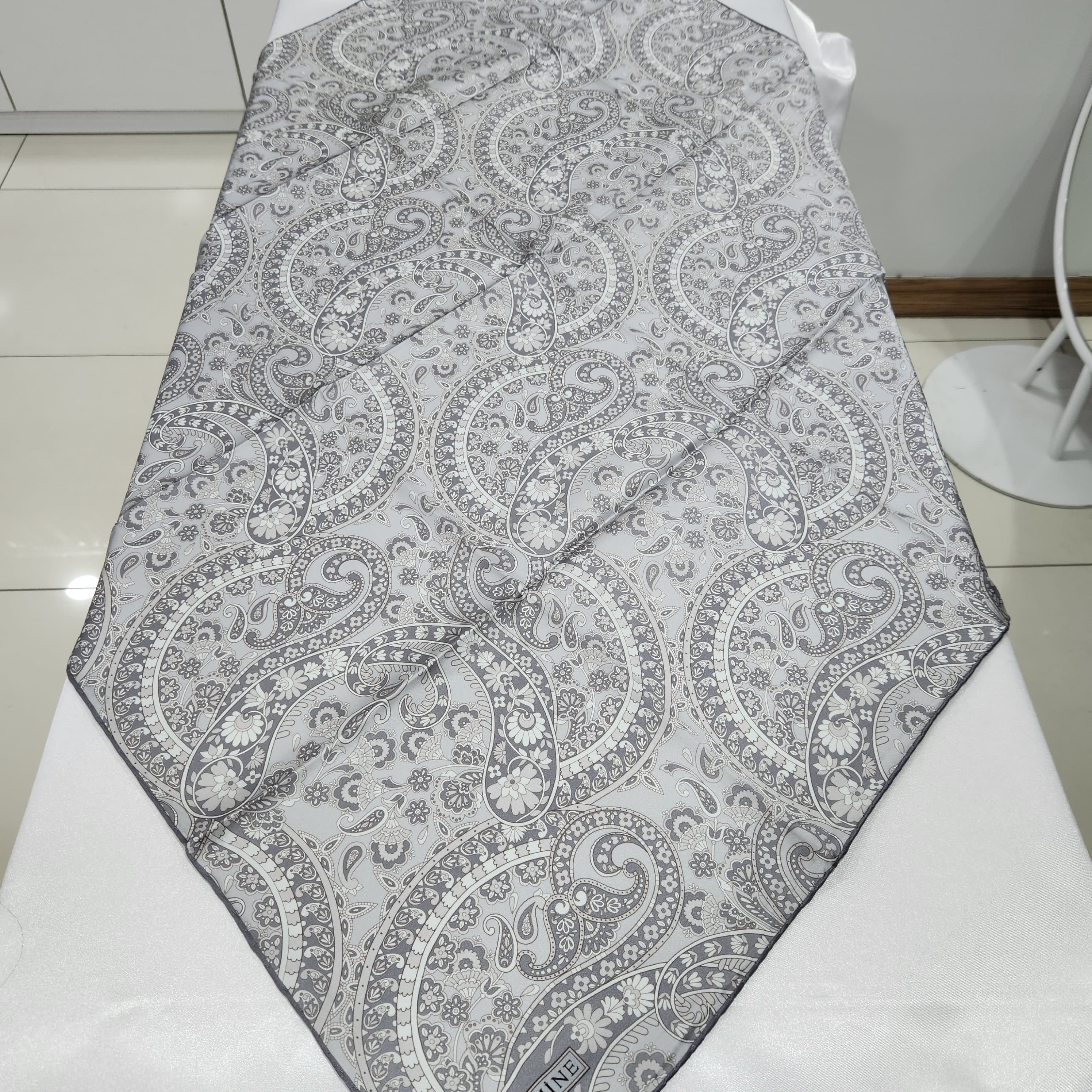 Etnik Desenli İpek Eşarp