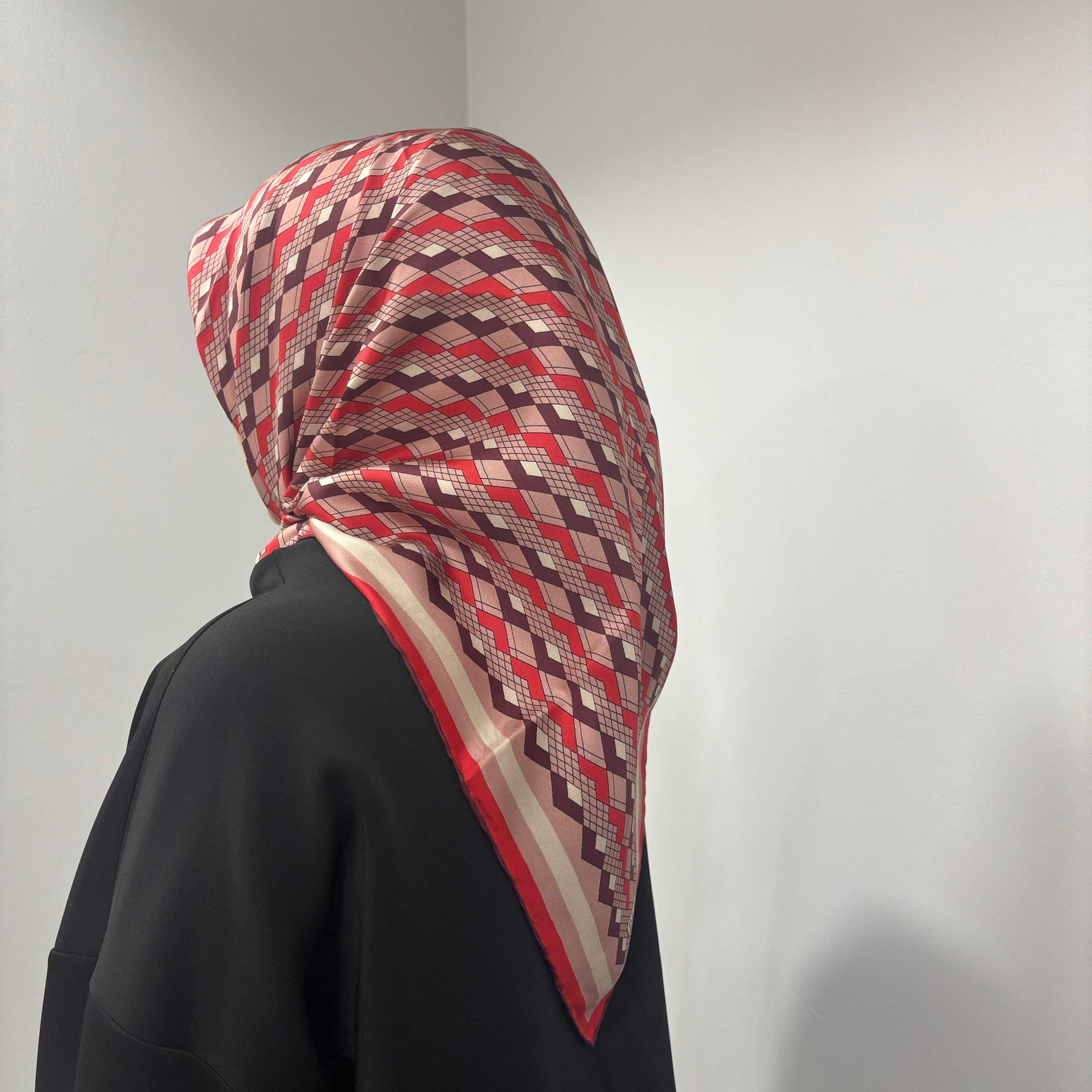 Tribal Desenli İpek Eşarp