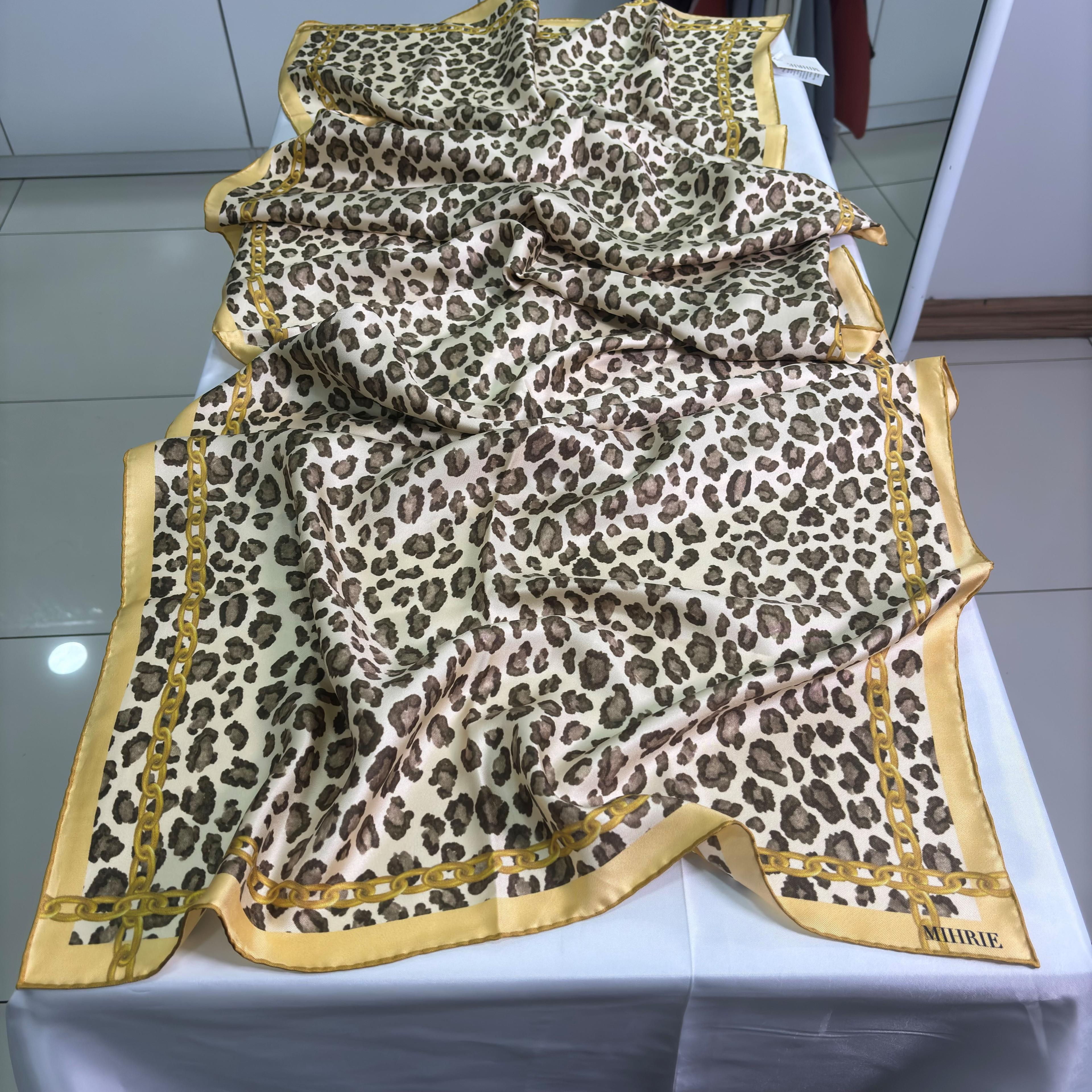 Mihrie Leopar Desenli İpek Şal - Kahverengi/Sarı