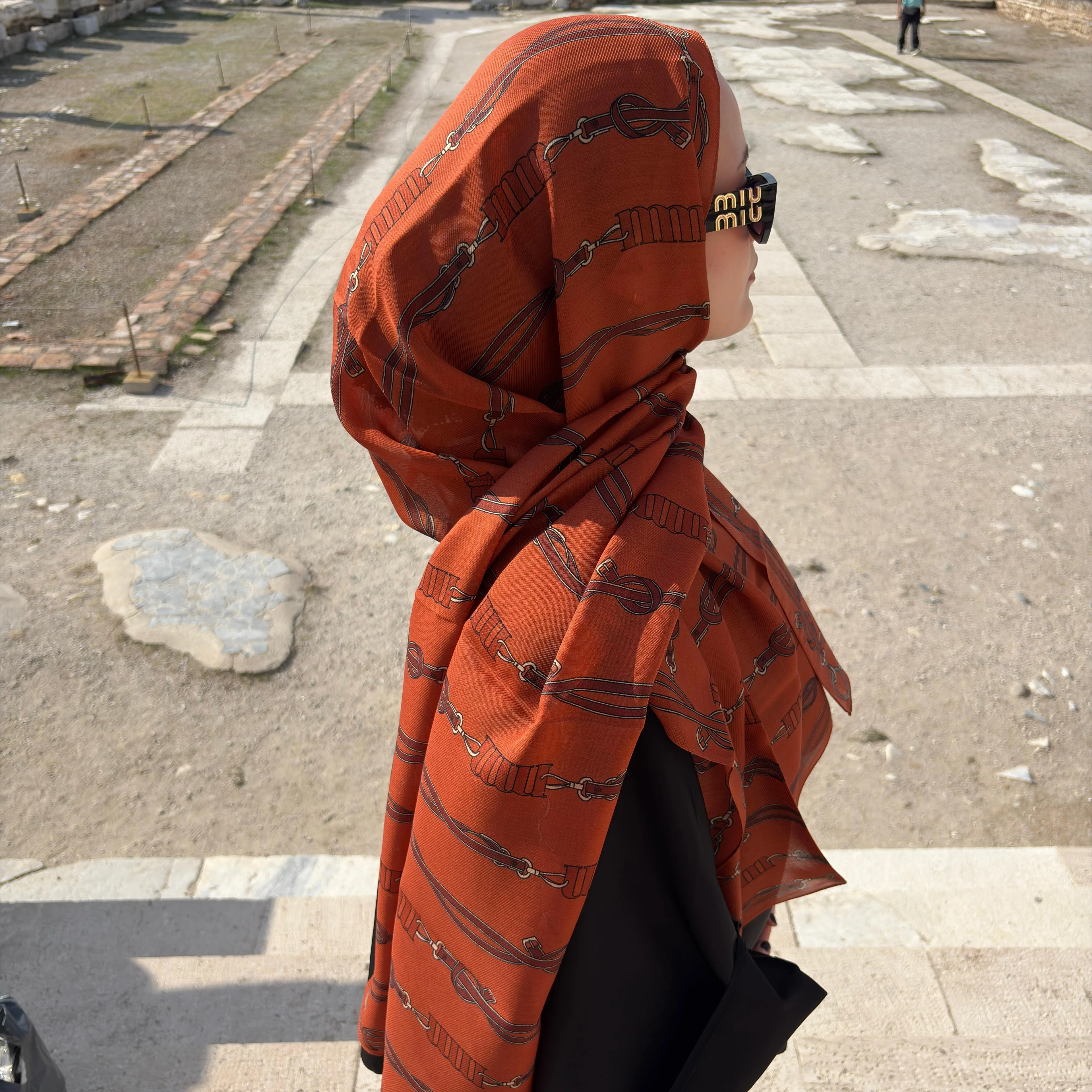 Morenosilk Tile M Bond