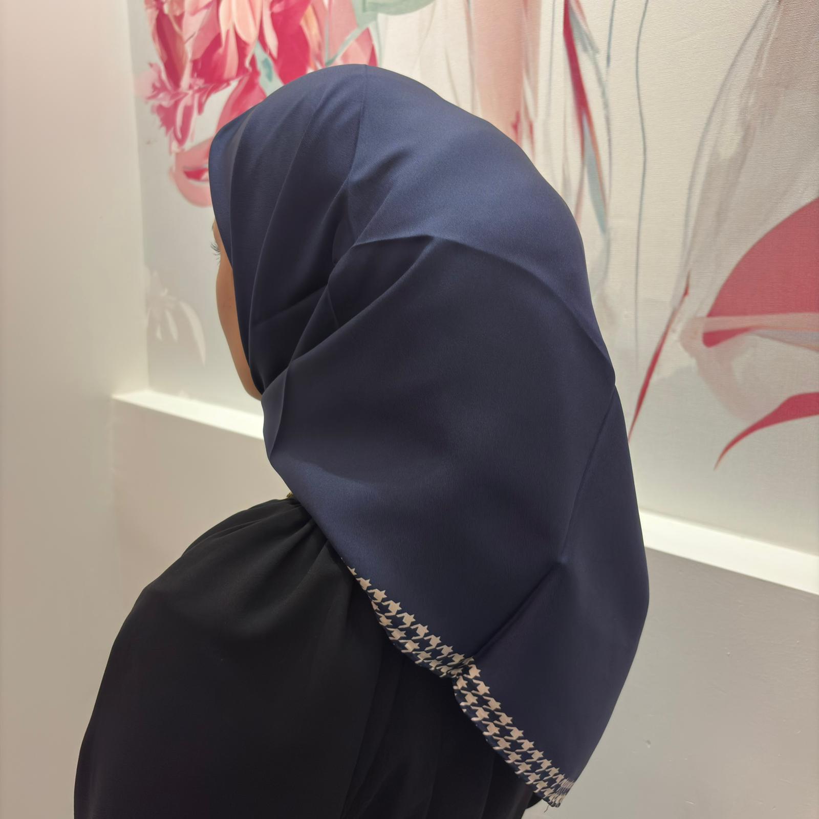 Armine 2025-2026 Sonbahar kış Kreasyonu İpek Eşarp 9443D T06 LACİVERT