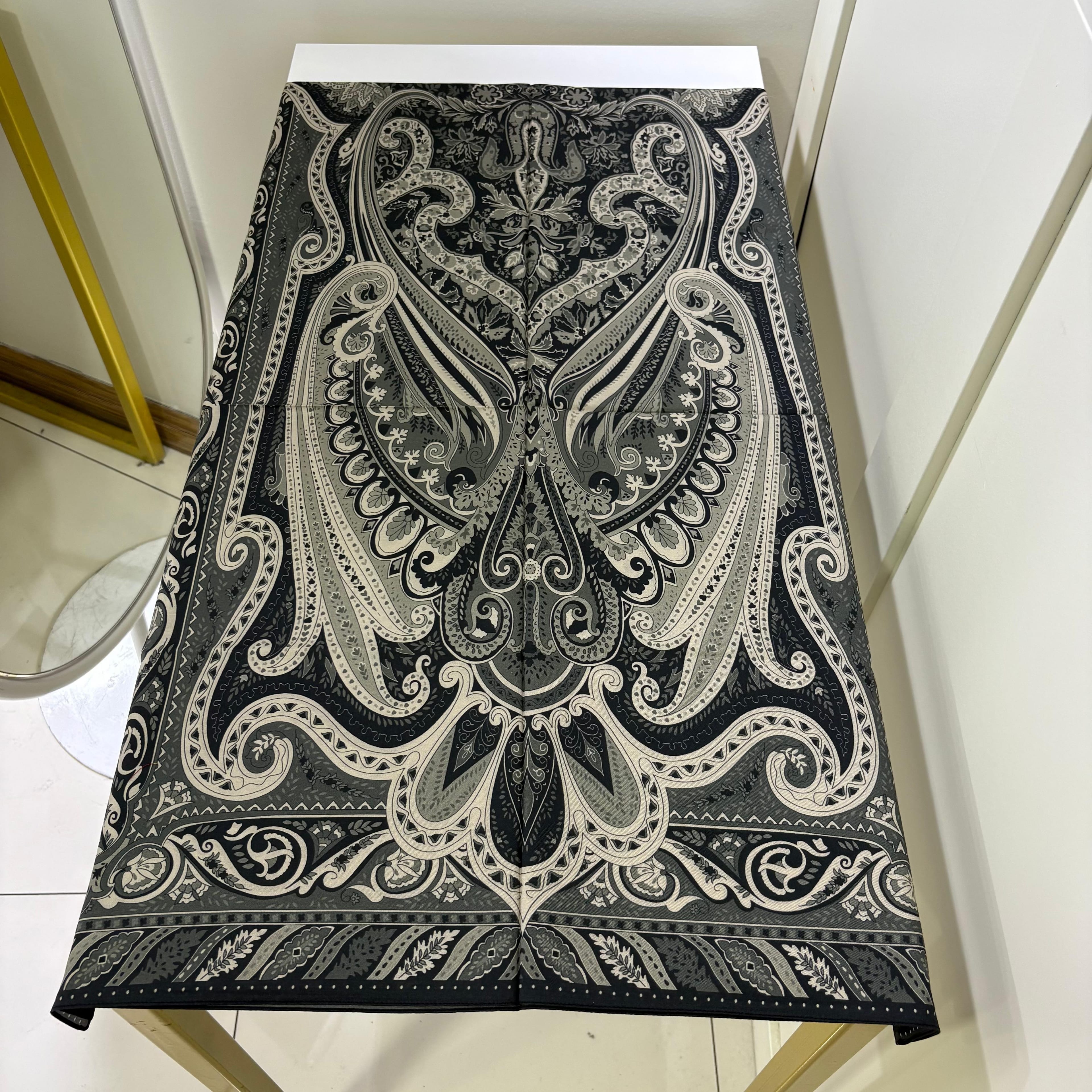 Morenosilk Black Lily