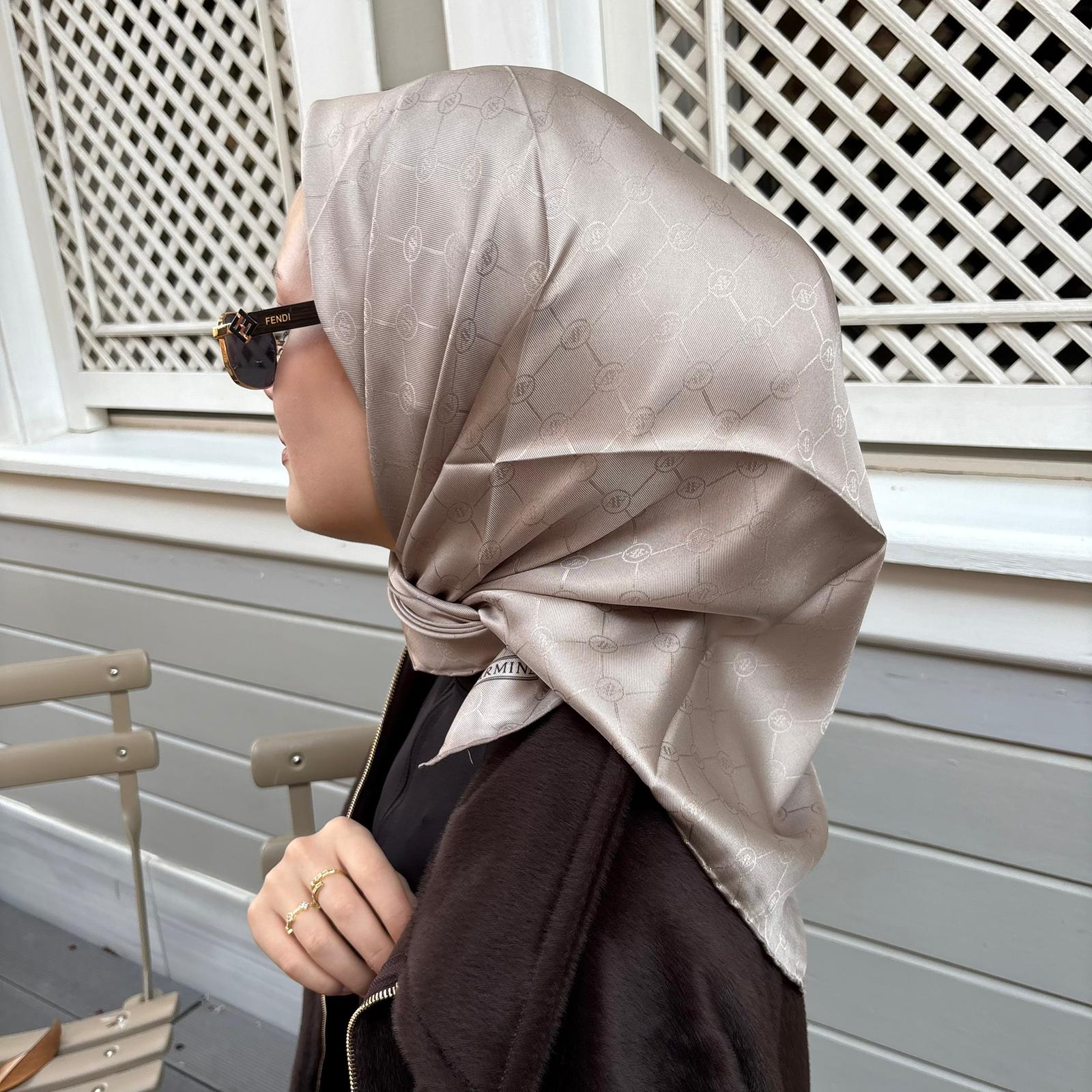 Armine Jakarlı İpek Eşarp Krem 19