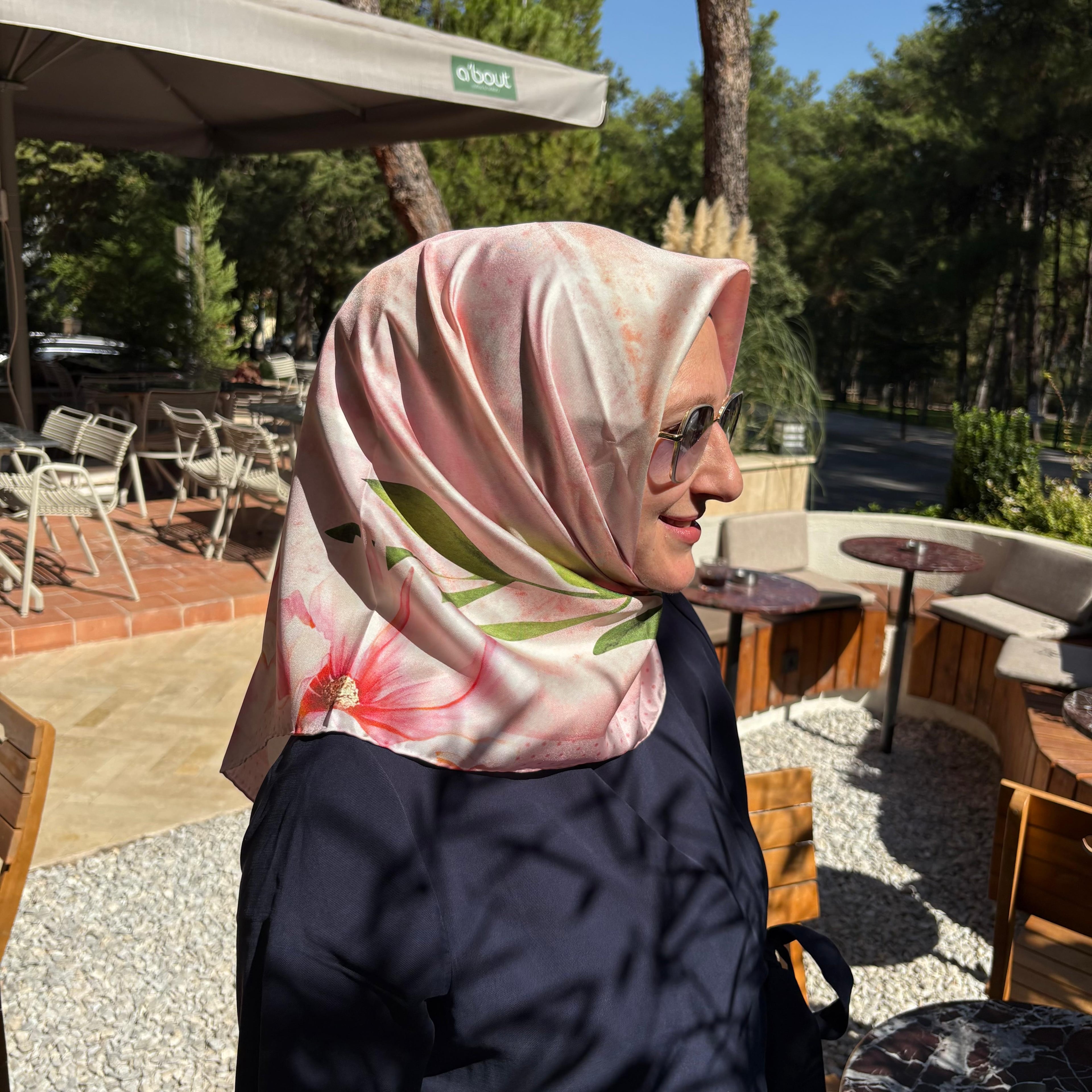 Mıhrıe Pembe Çiçekli Eşarp