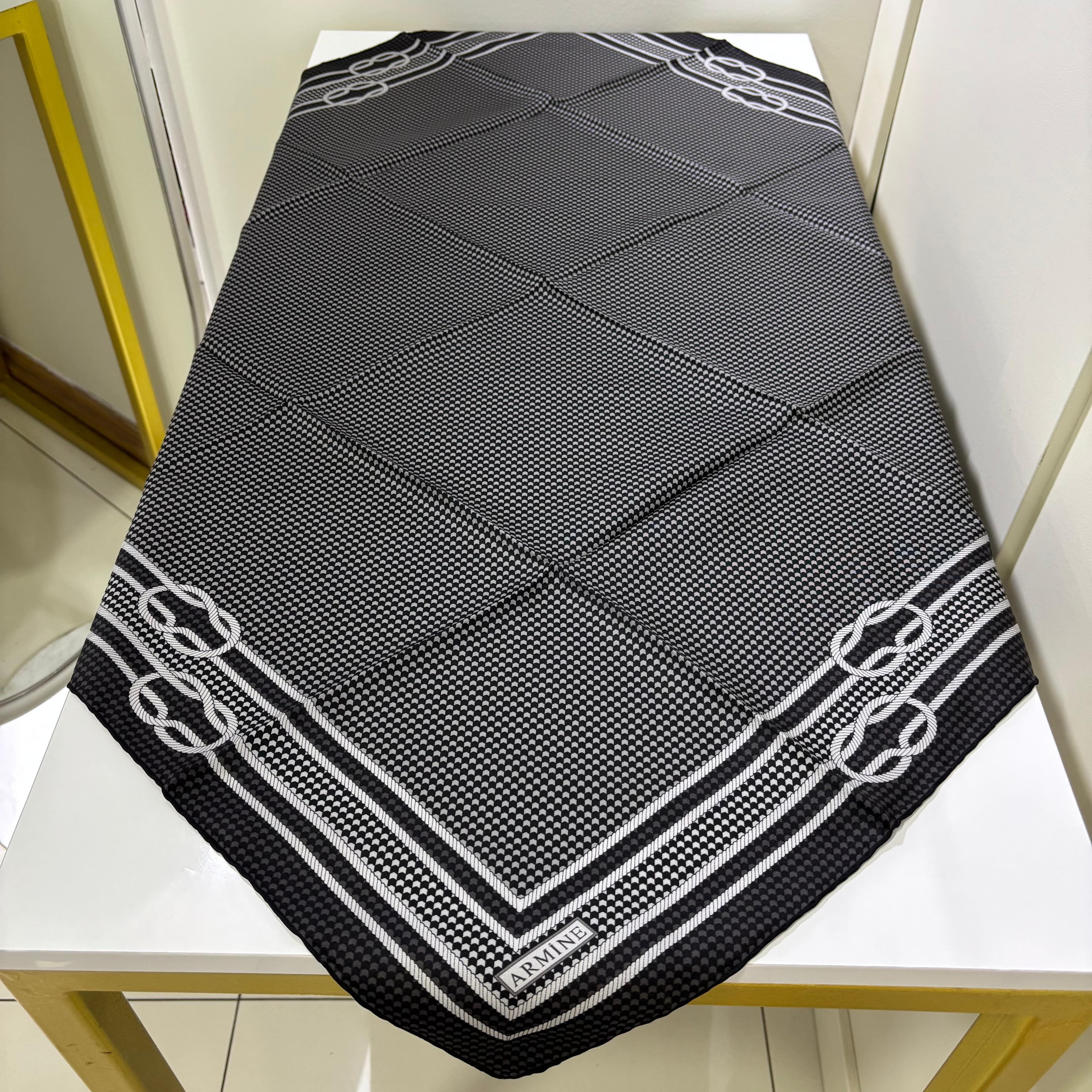 Armine İpek Eşarp 9404D Twill - Siyah