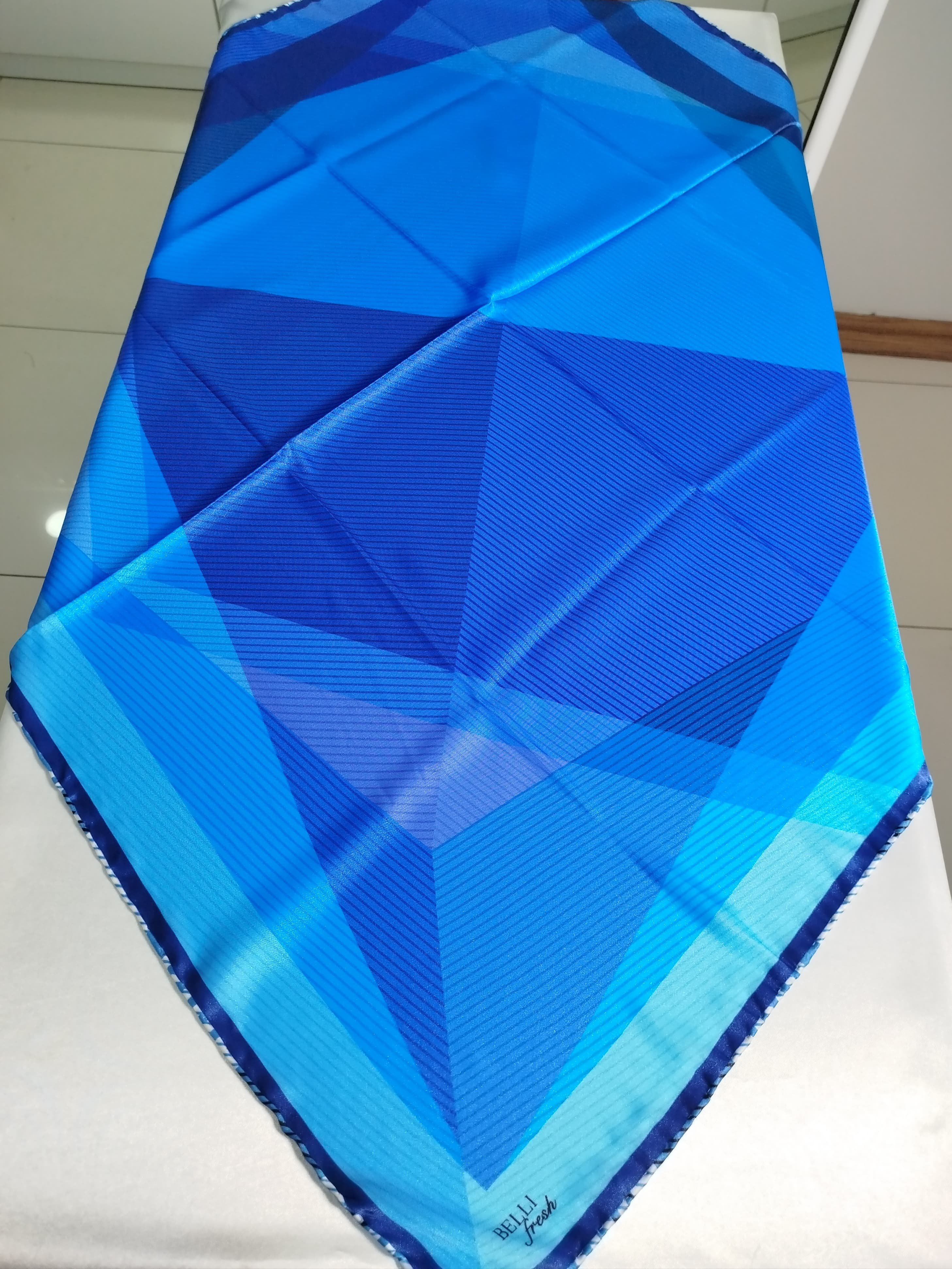 BELLİ FRESH GEOMETRİK ÇİZGİLİ EŞARP