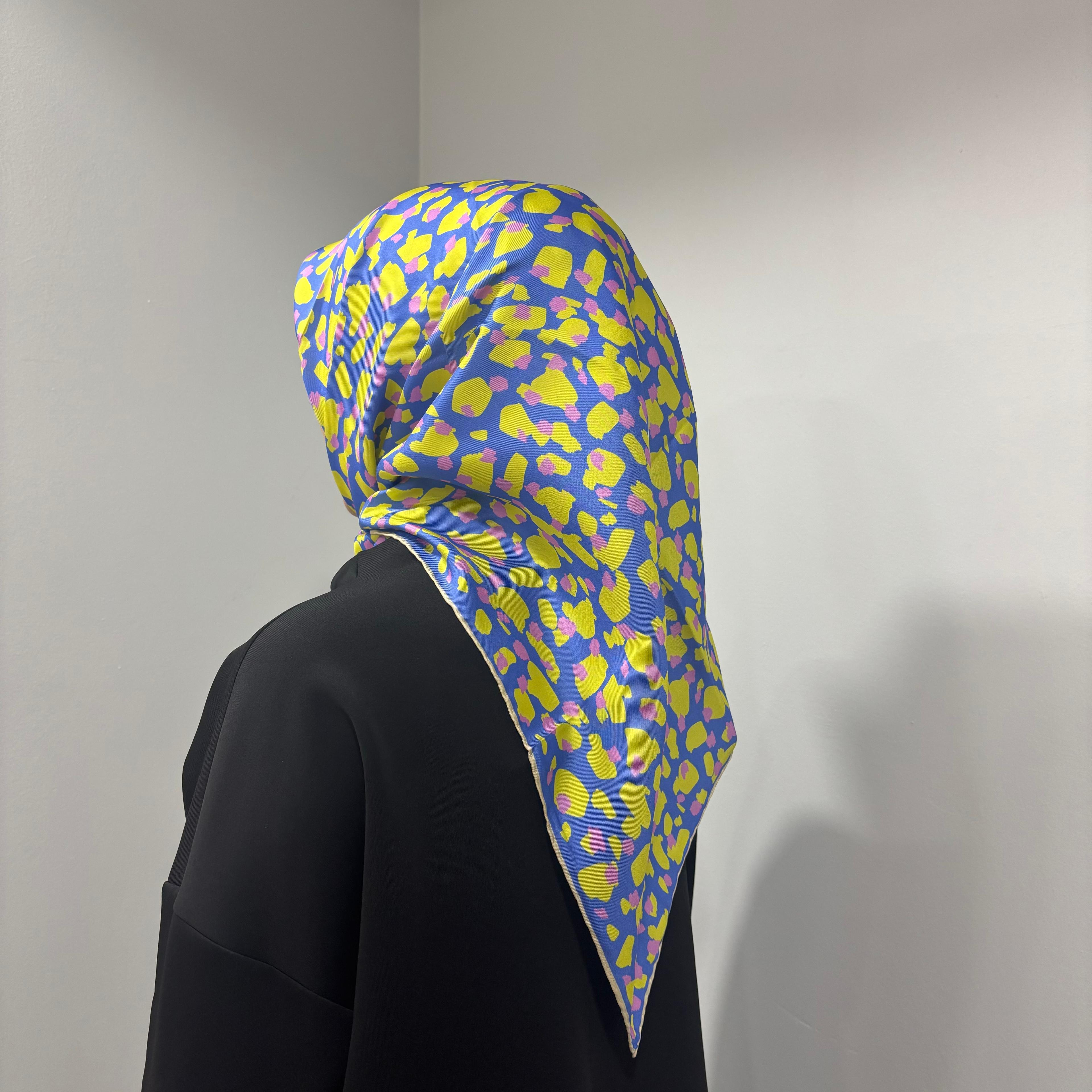 Batik Desenli İpek Eşarp