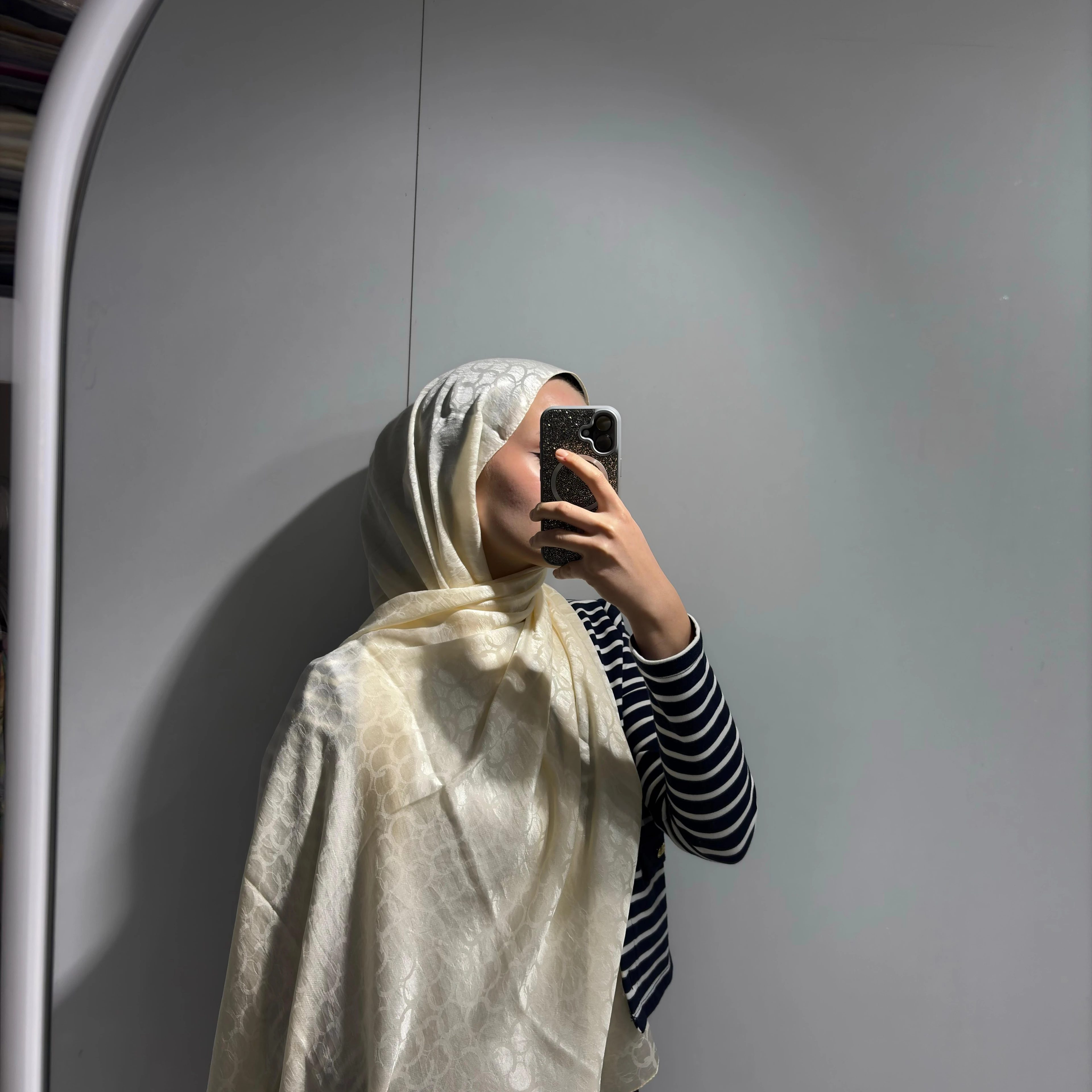 Halka Desen Jakar Şal Krem