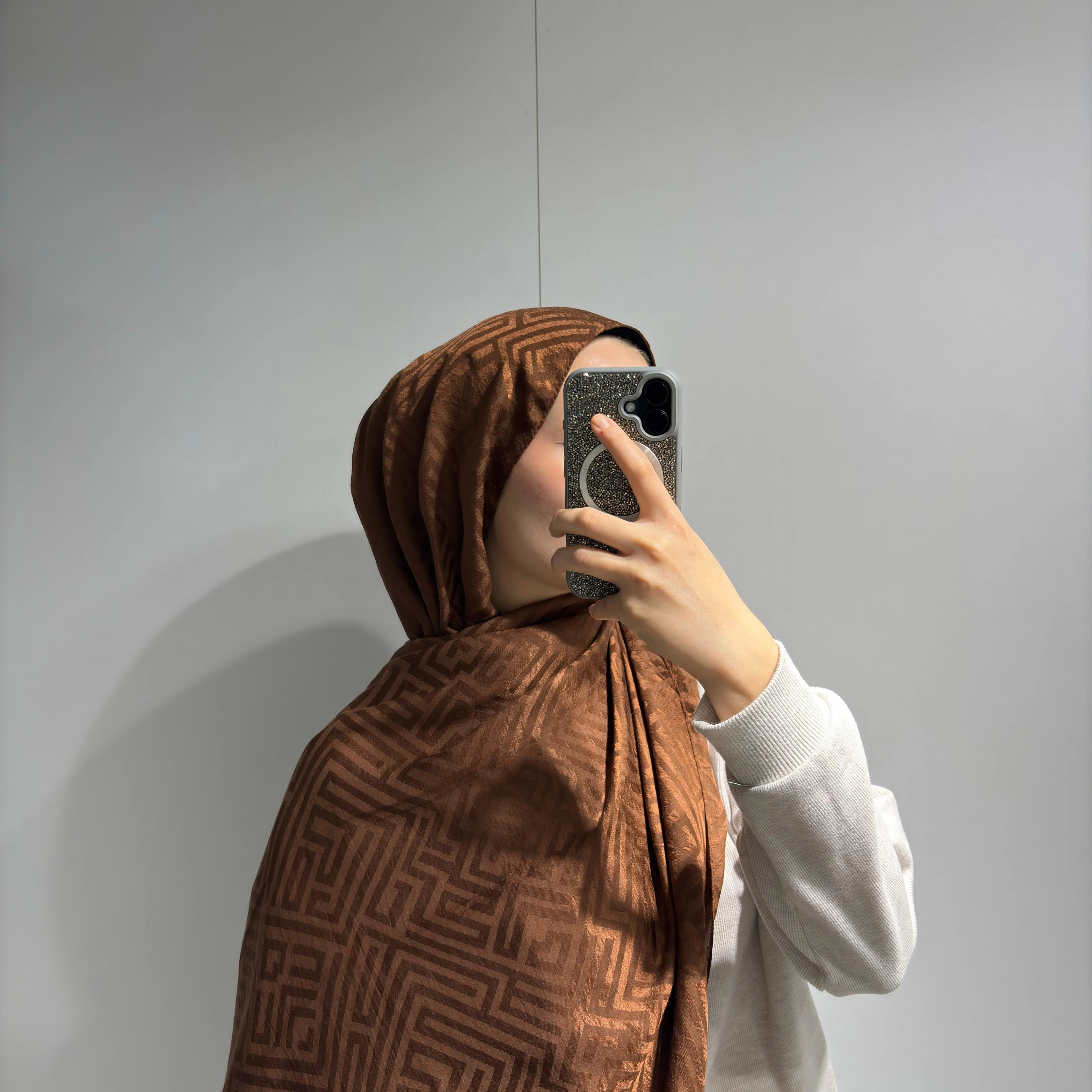 Labirent Desen Jakar şal Çikolata