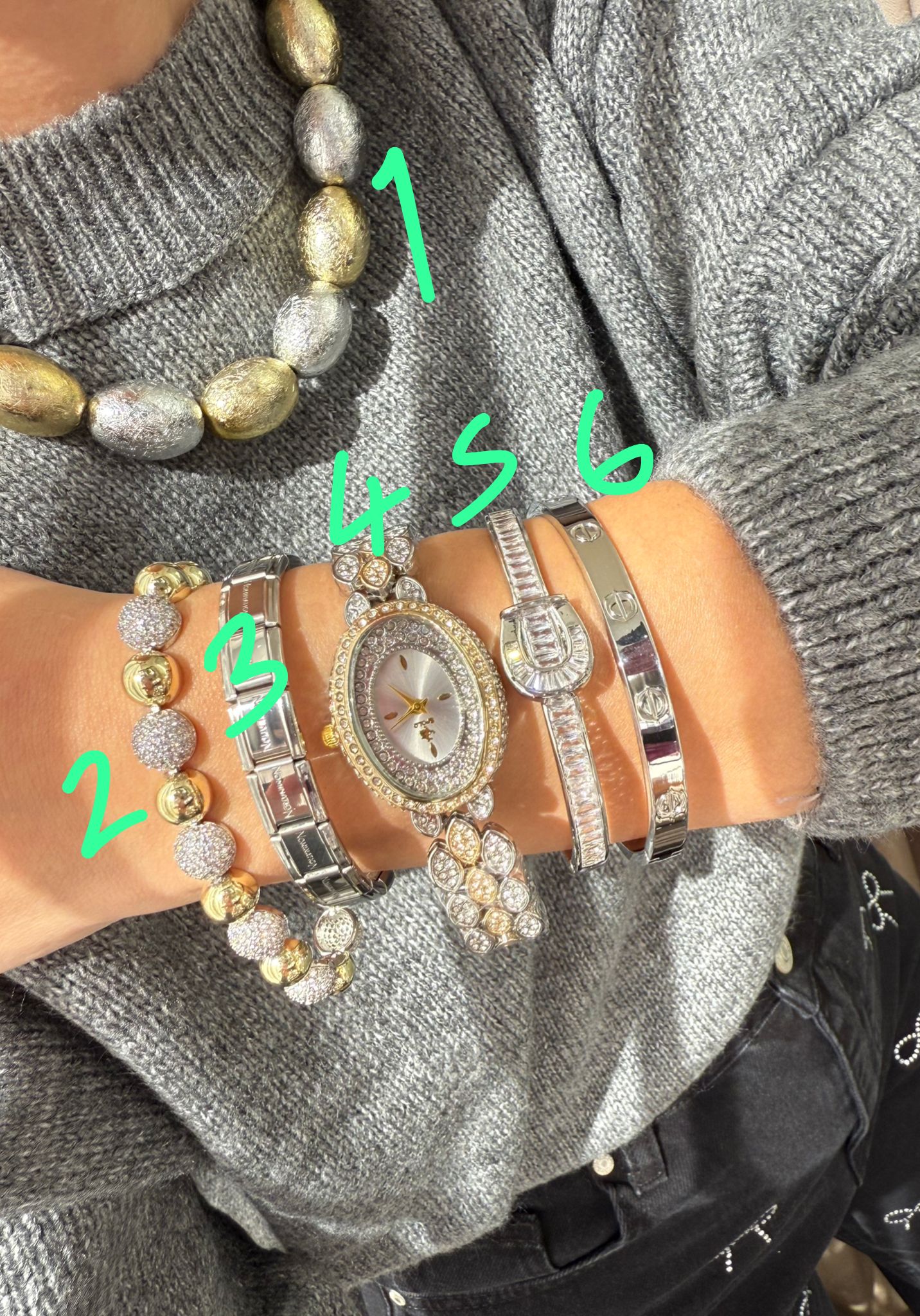 İki Renkli Saat, Bileklikler veya Kolye