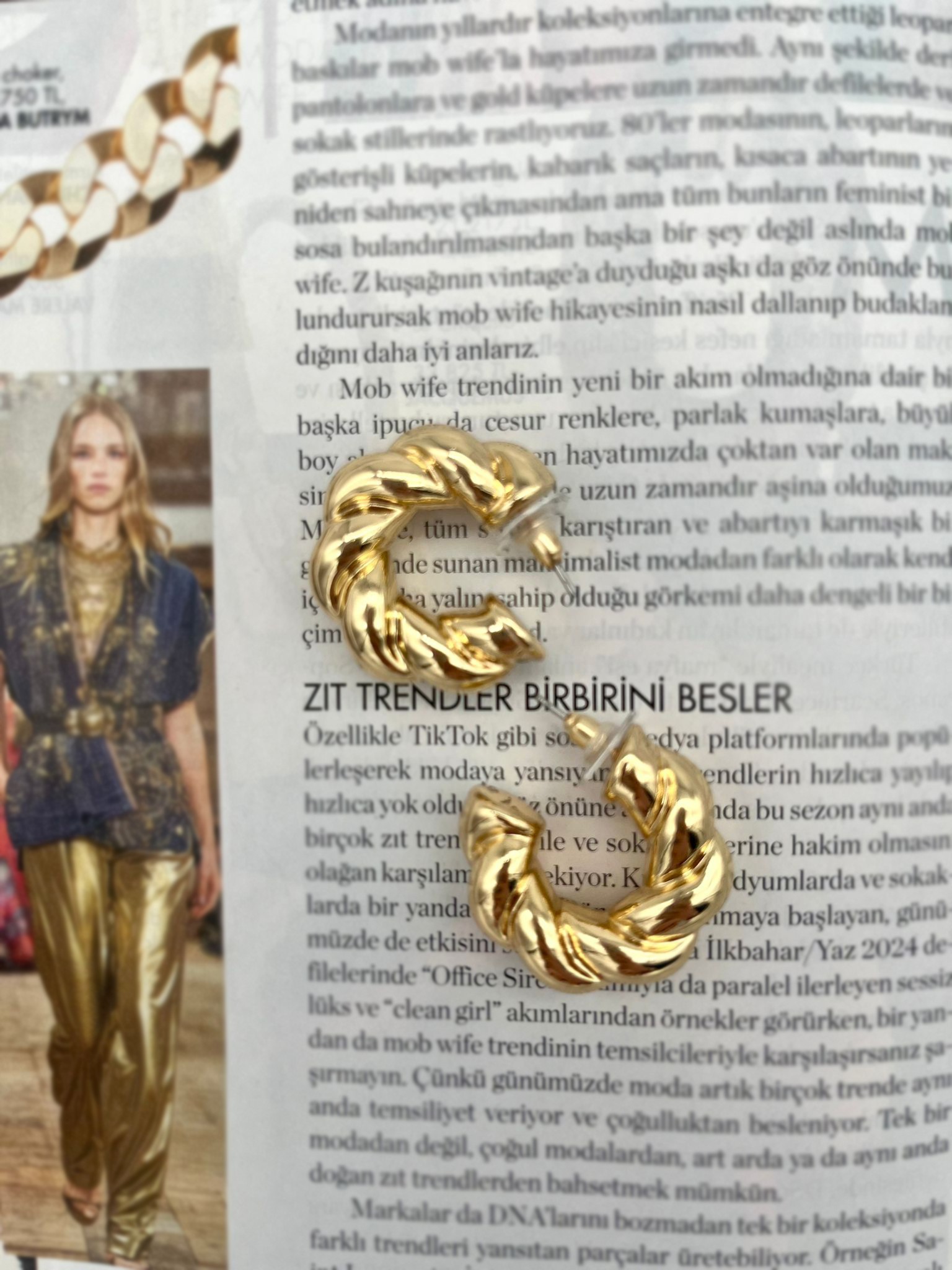 Örgü Detaylı Gold Küpe