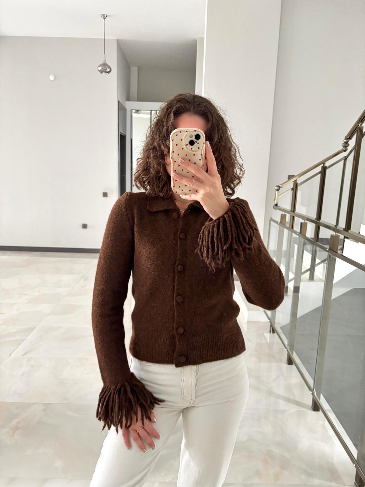 Kol Uçları Püskül Detaylı Yumoş Hırka - Kahverengi