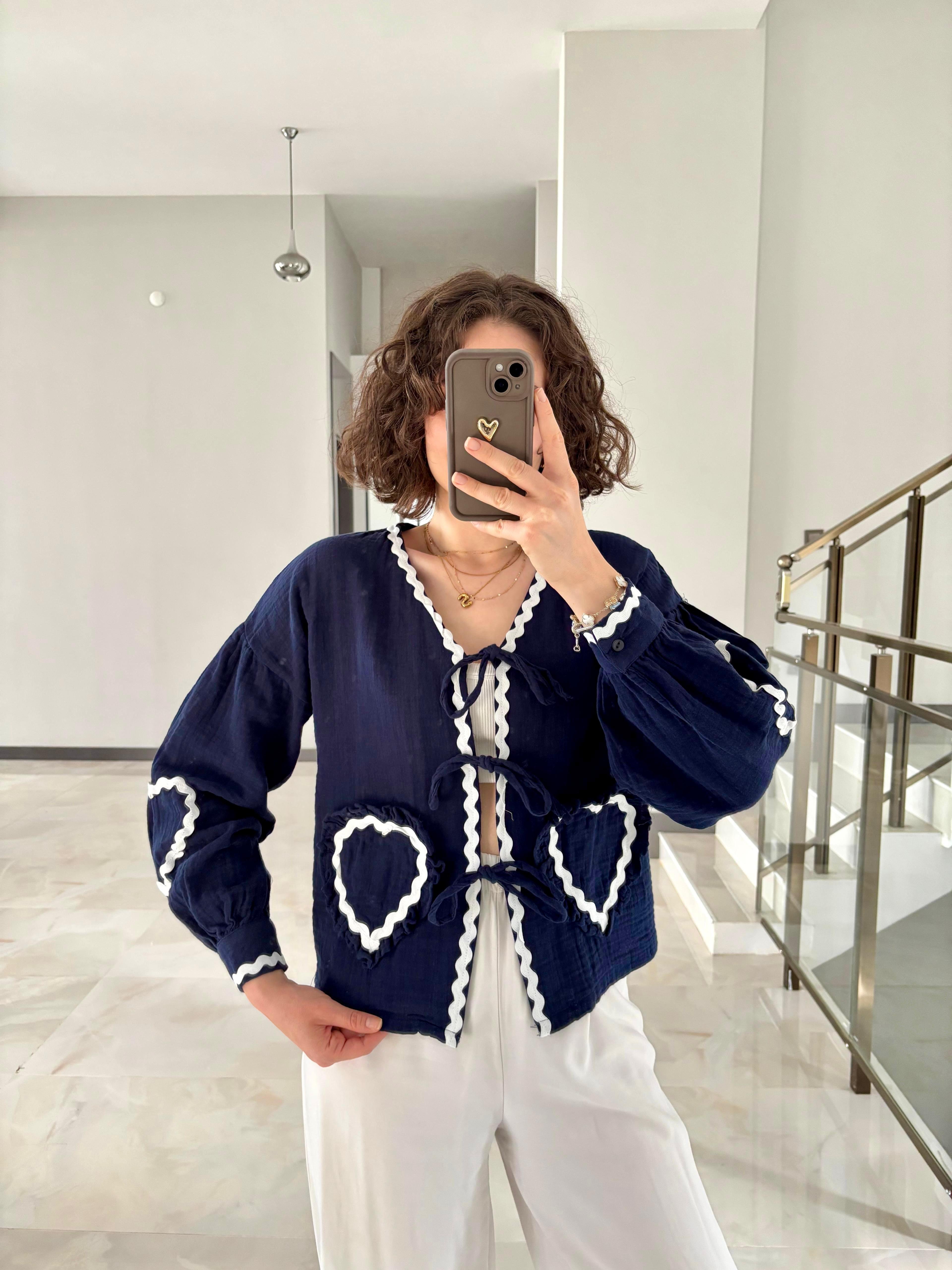 Kalp İşlemeli Pinterest Bluz