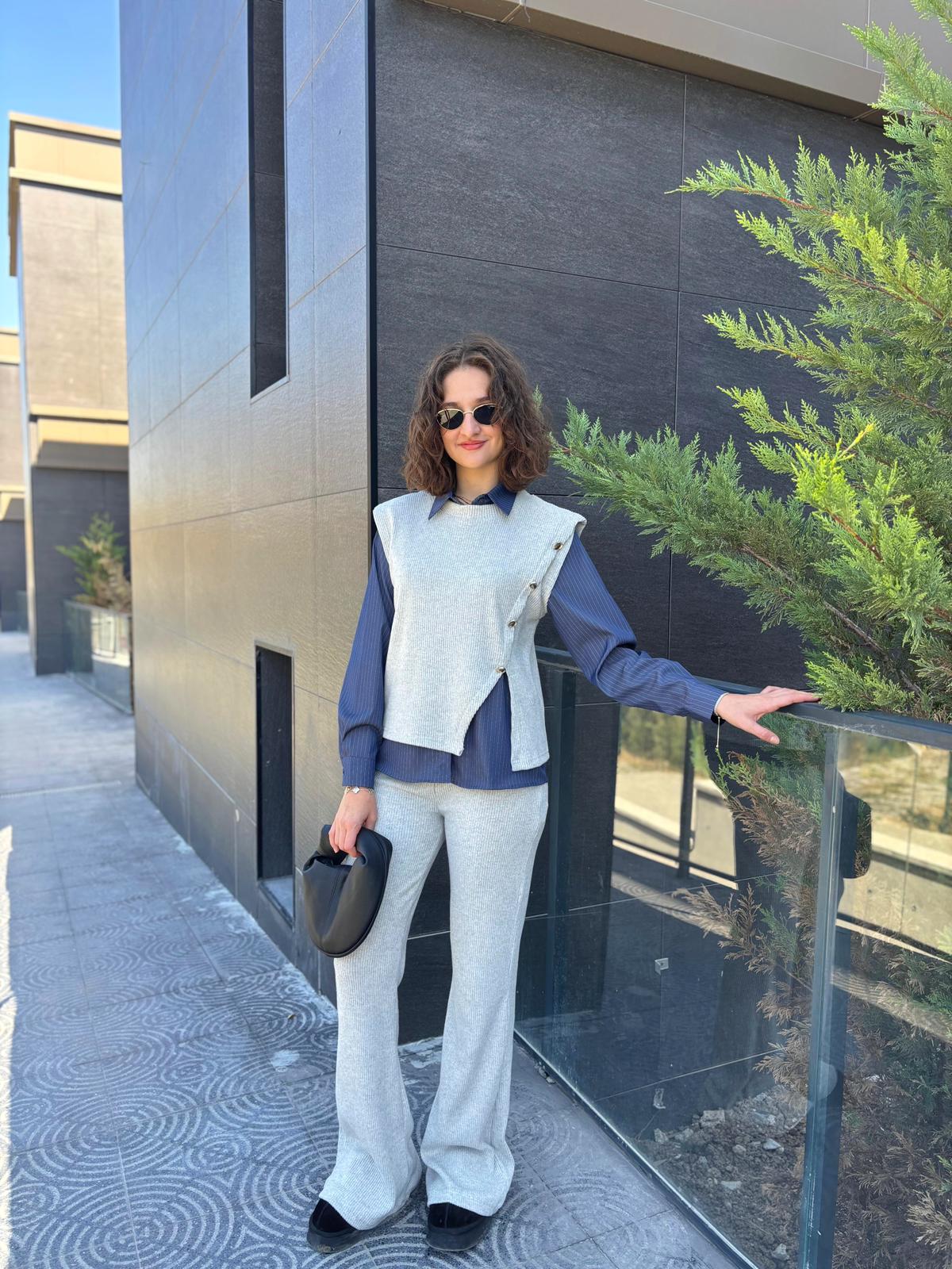 Gömlek Detaylı Üçlü Triko Takım