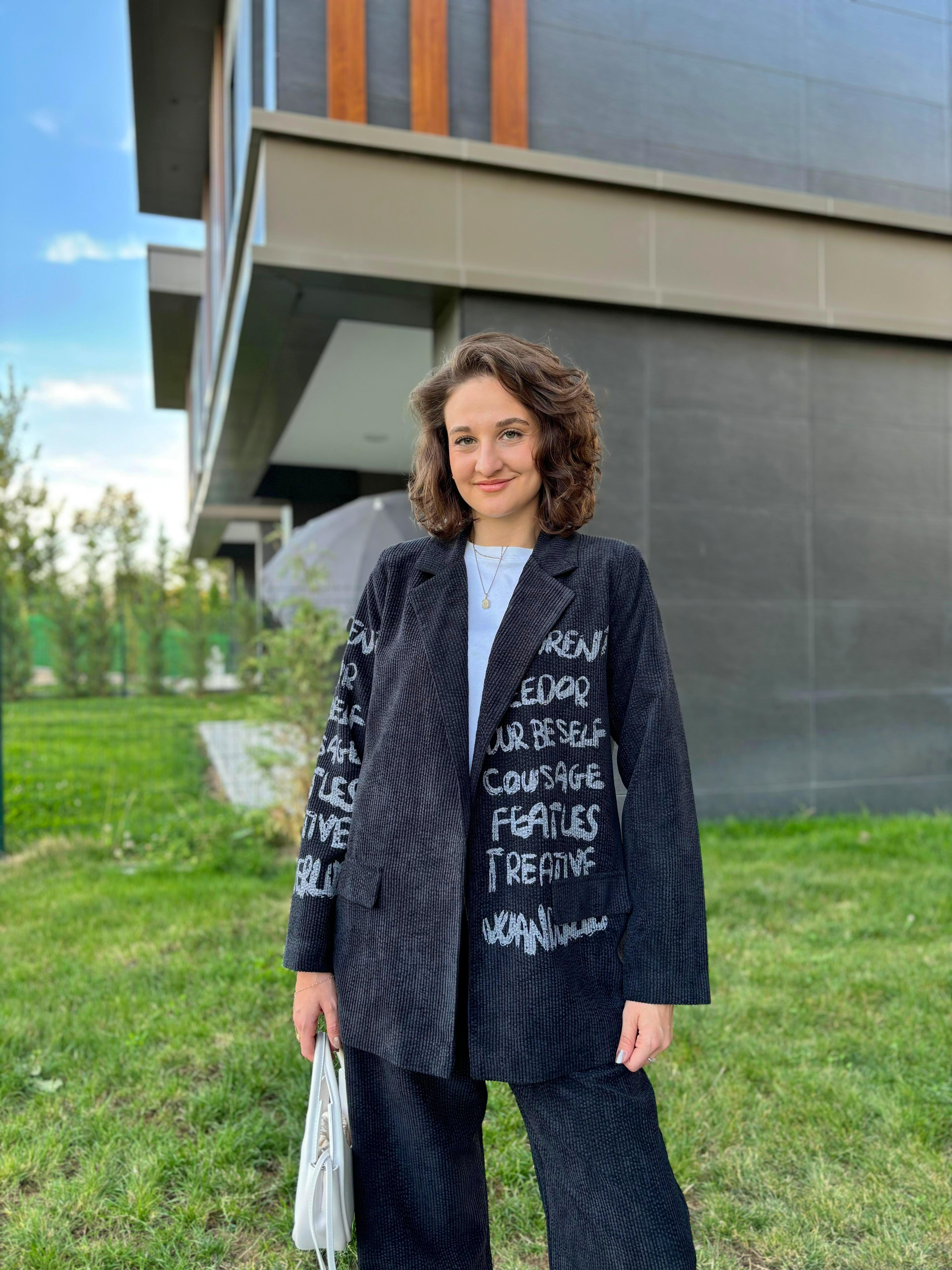 Grafiti Yazı Baskılı Kadife Blazer Ceket