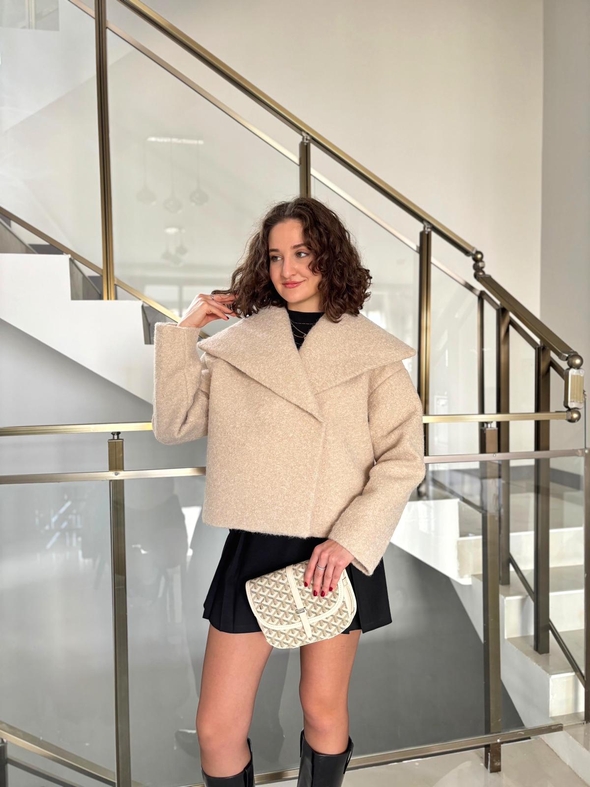 Geniş Şal Yaka Dokulu Kısa Kaban - Krem