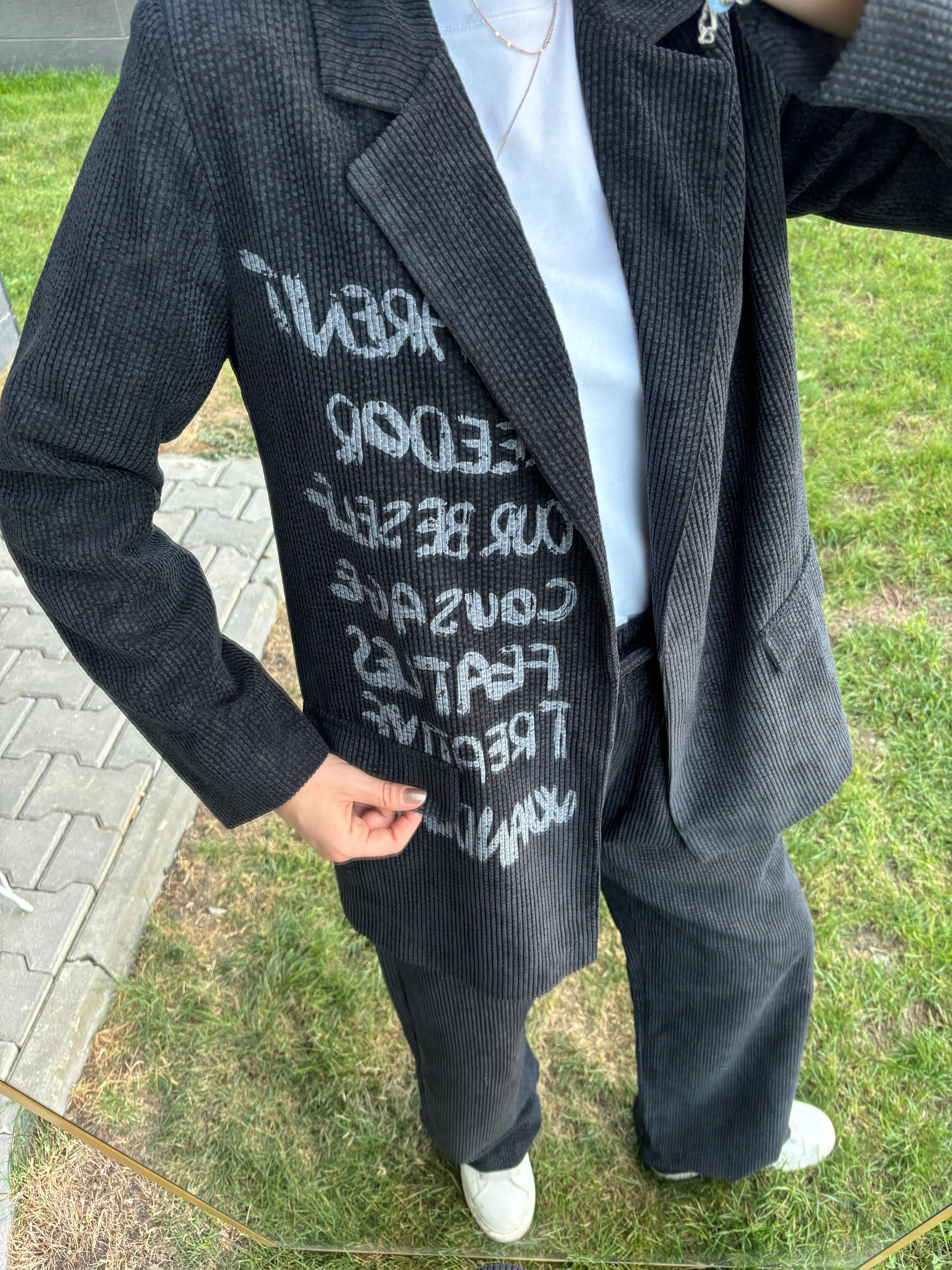 Grafiti Yazı Baskılı Kadife Blazer Ceket