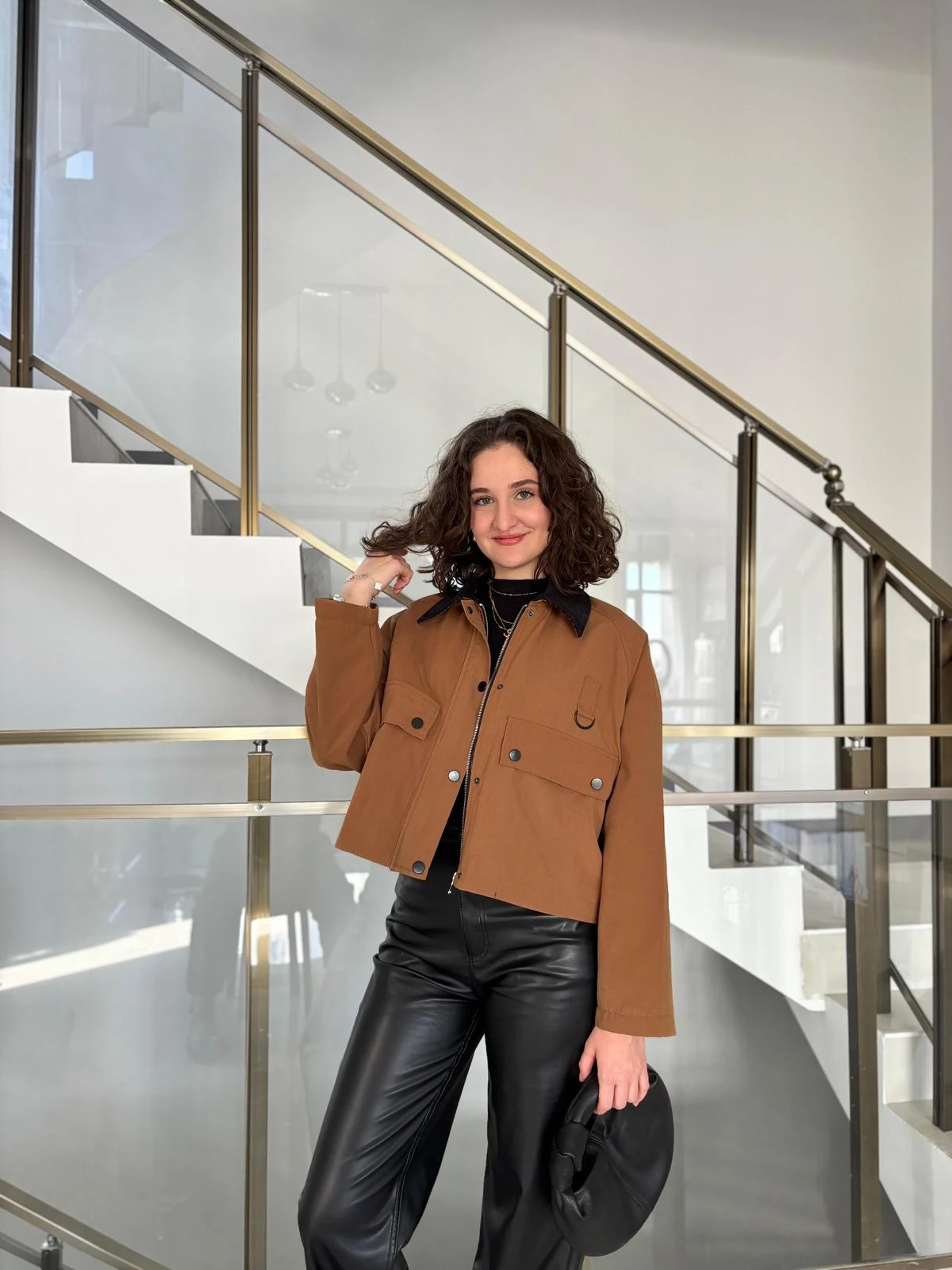 Marka  Model Kadife Yaka Trenç