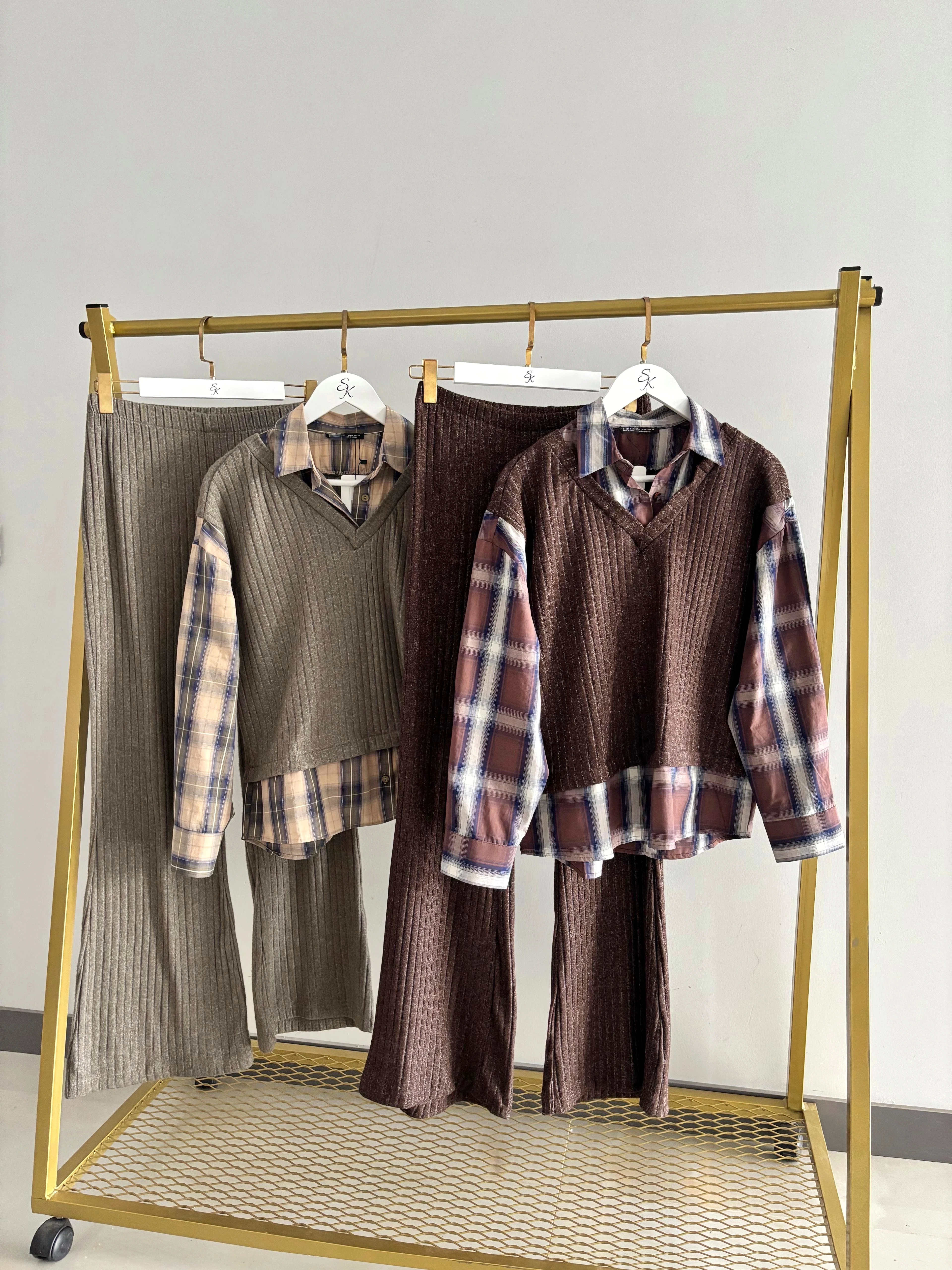 Gömlek Detaylı Triko Pantolon Takım