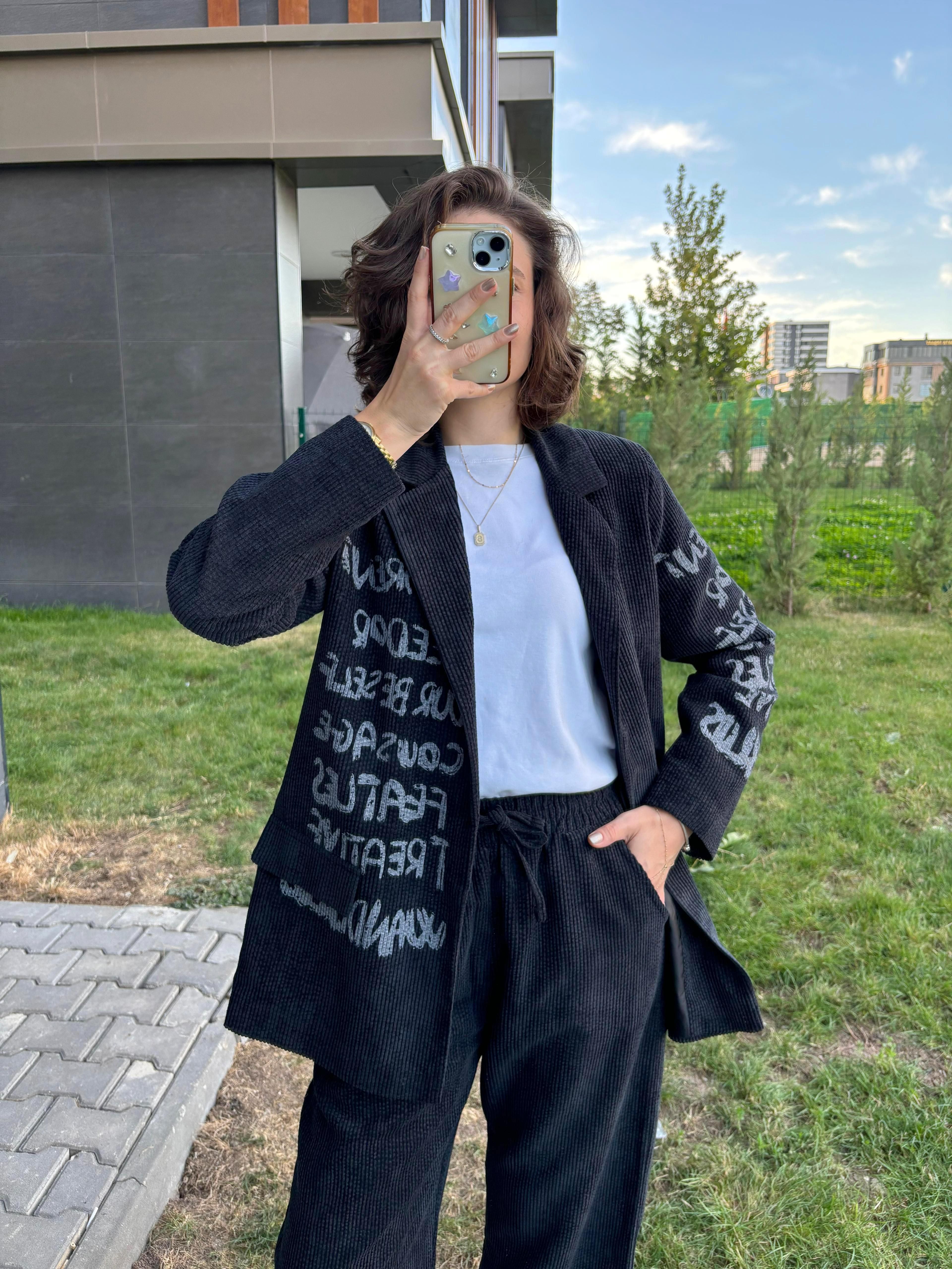 Grafiti Yazı Baskılı Kadife Blazer Ceket