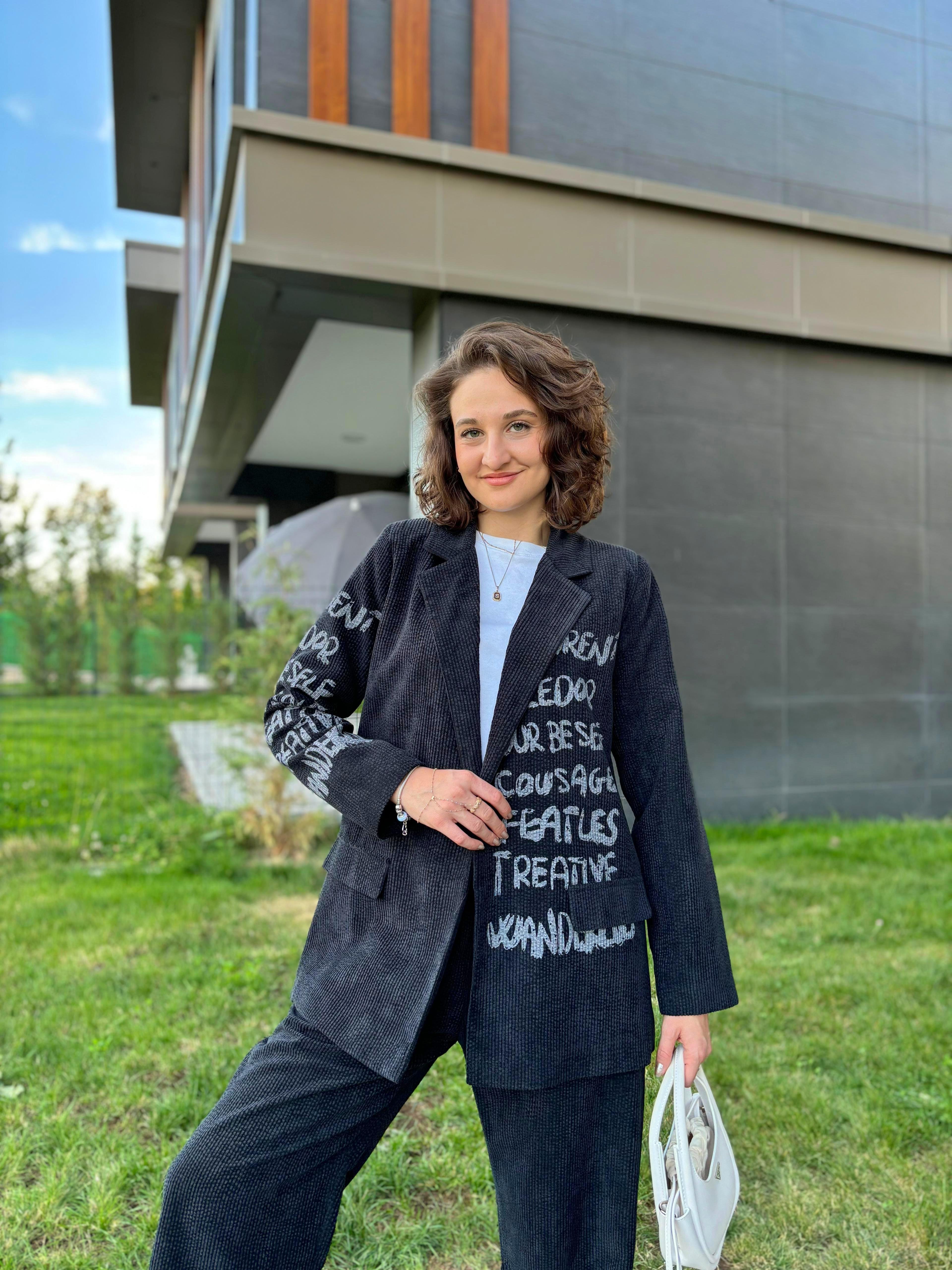 Grafiti Yazı Baskılı Kadife Blazer Ceket