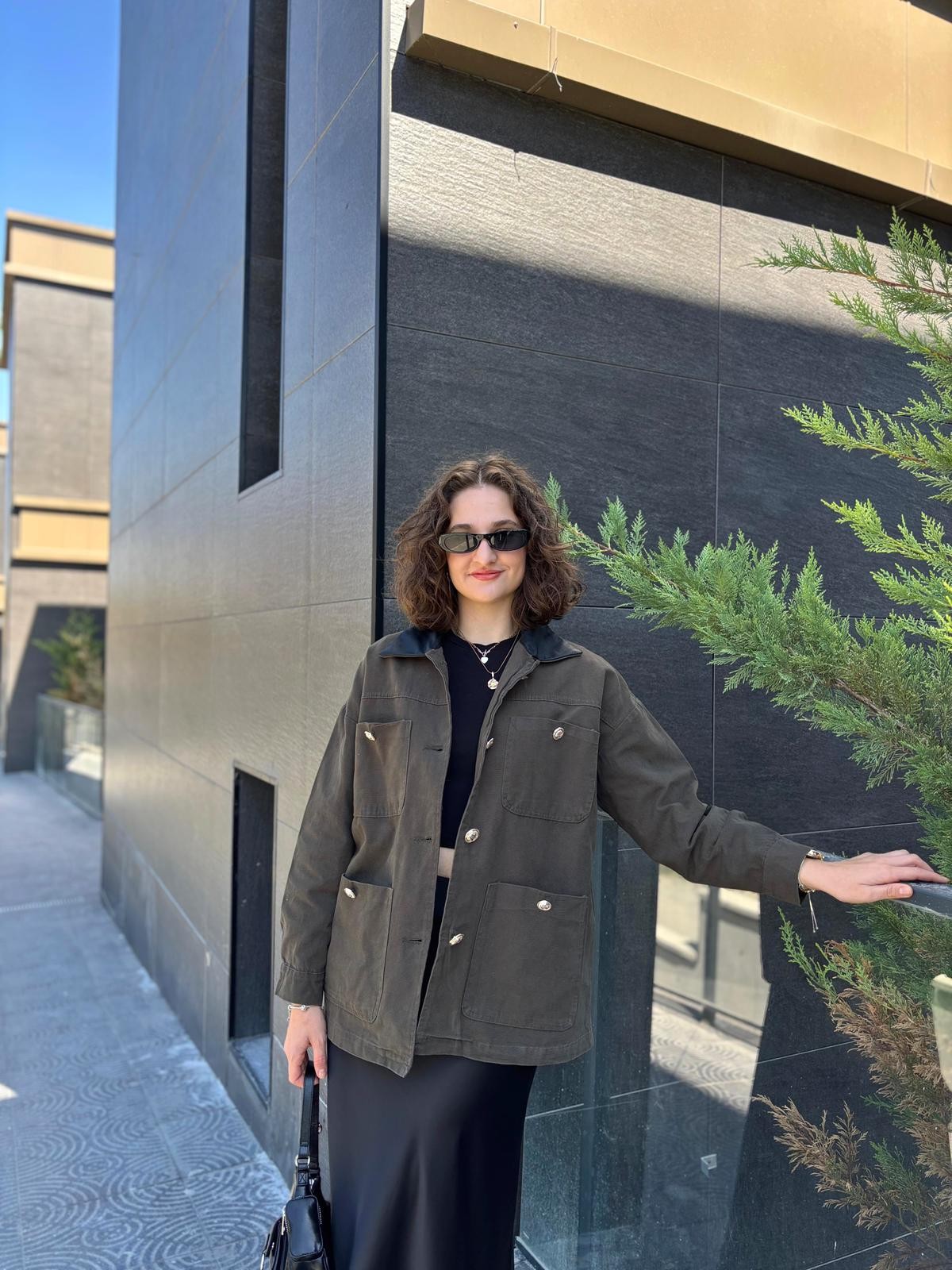 Yakası Deri Detaylı Gabardin Ceket