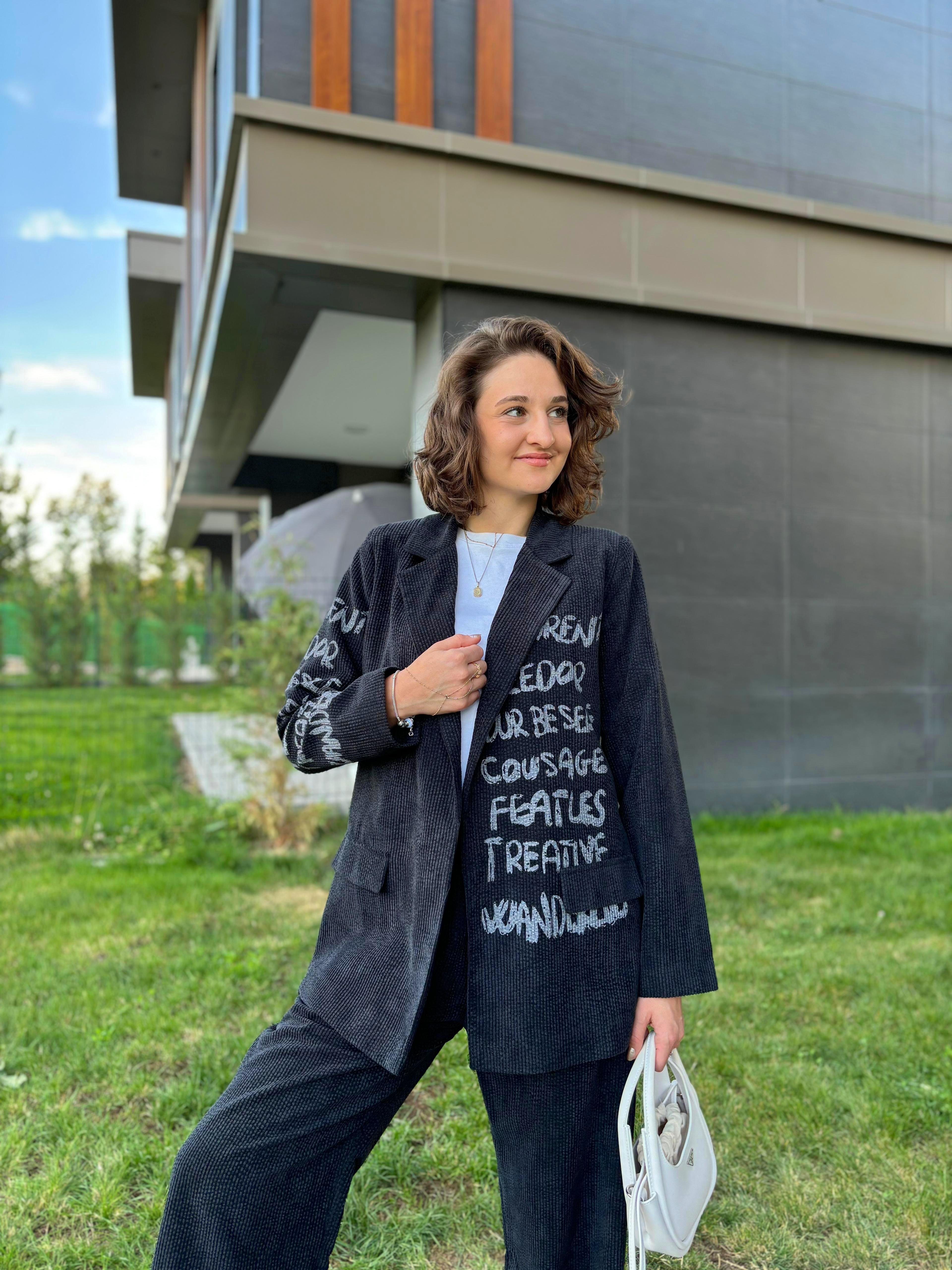 Grafiti Yazı Baskılı Kadife Blazer Ceket