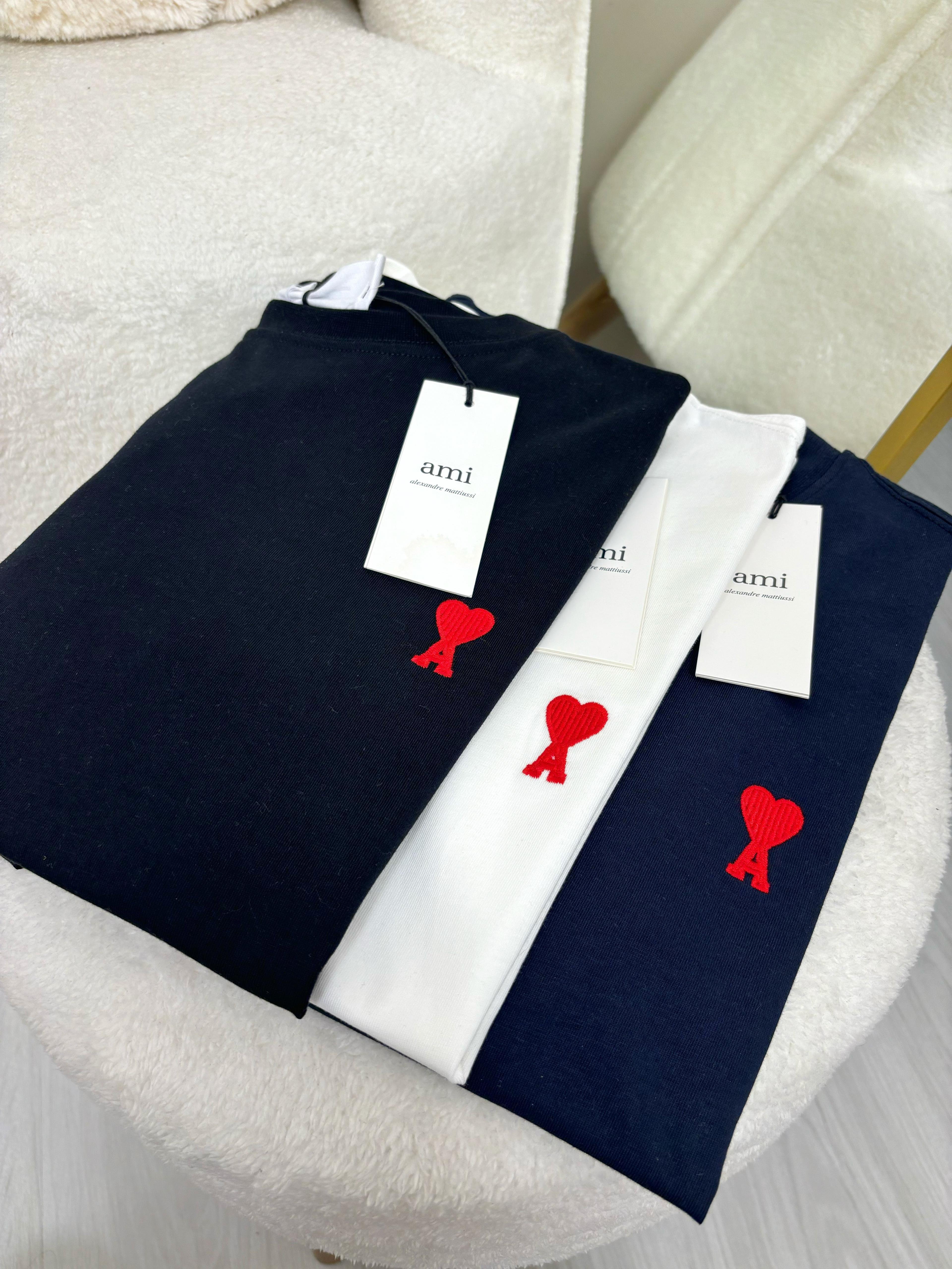 Orijinal Marka Kalp Nakışlı Tshirt