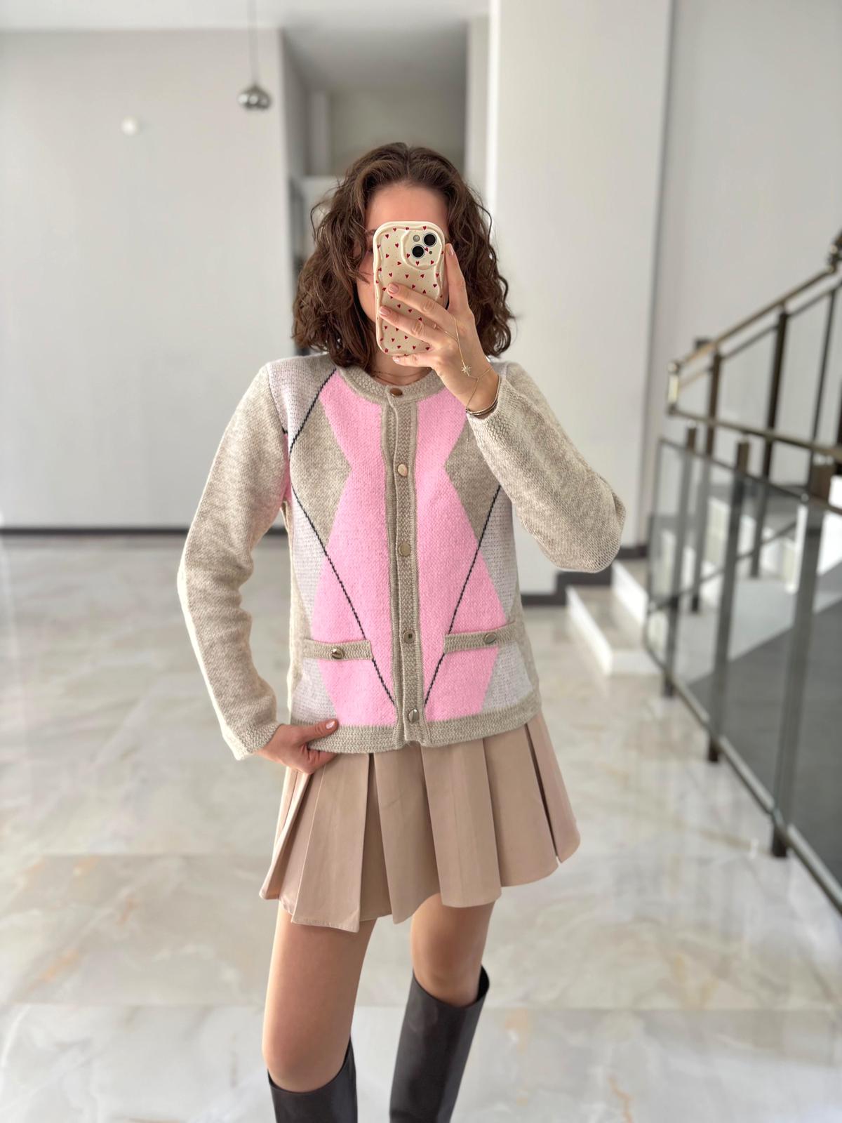 Pembe-Bej Gold Düğmeli Triko Hırka