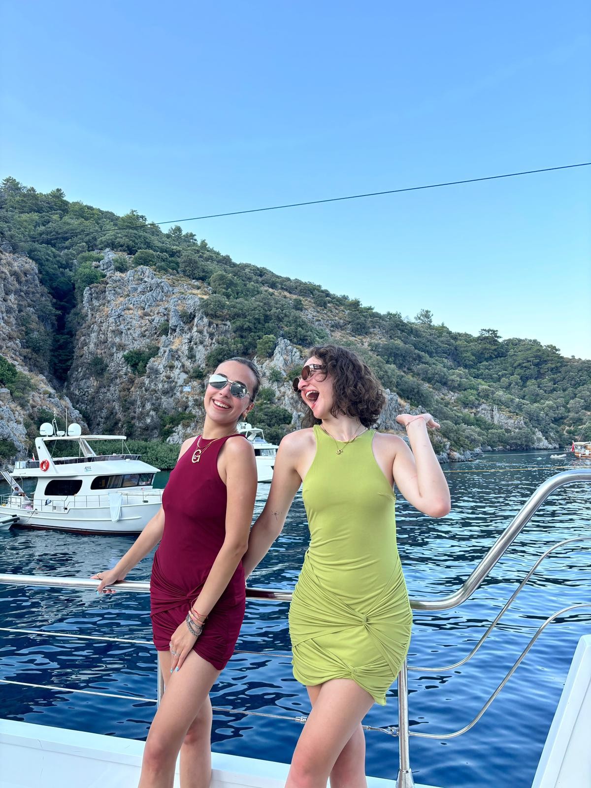 Vücudu Saran Düğüm Detaylı Mini Elbise