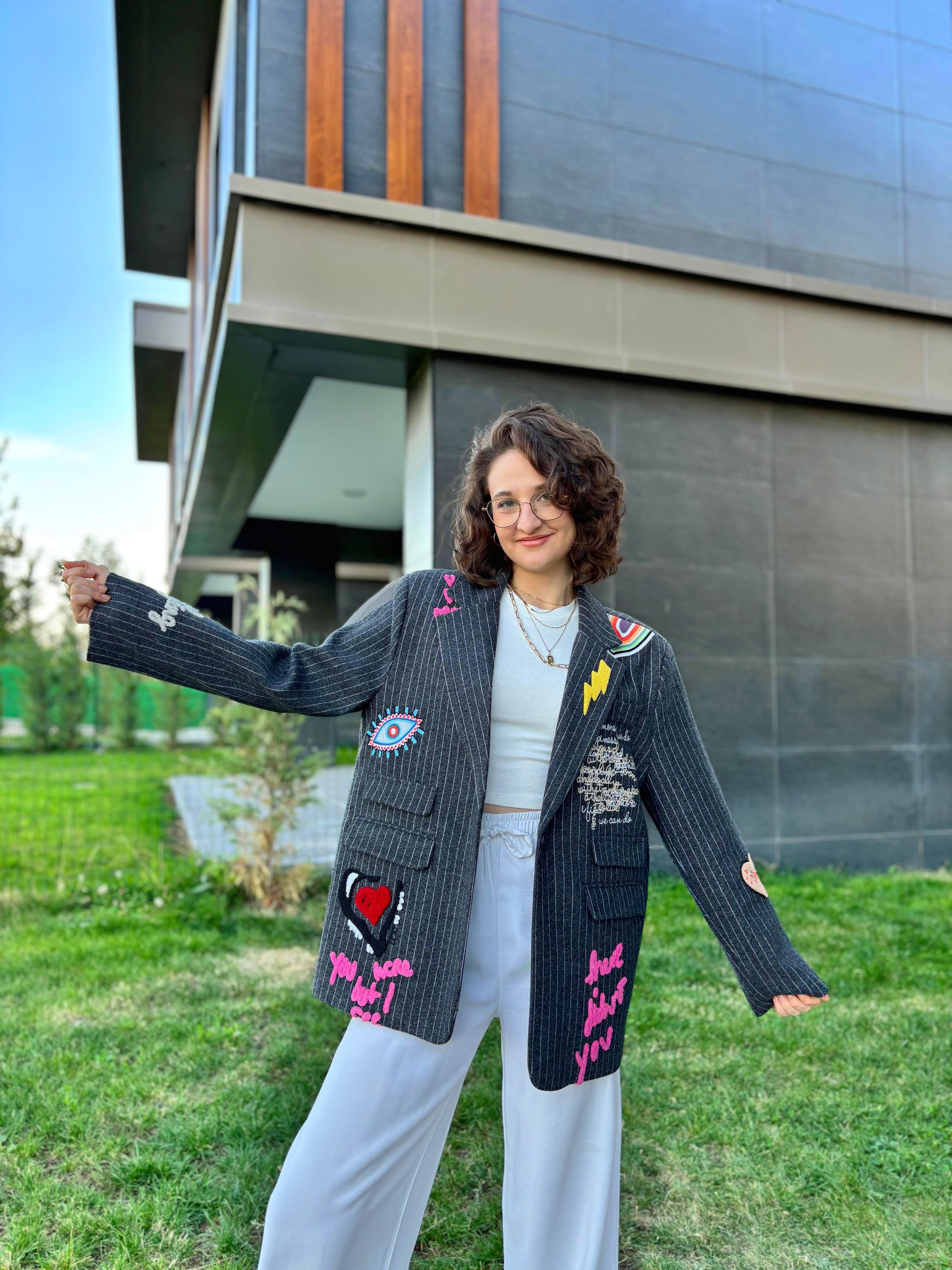 Renkli Nakış Detaylı Kaşe Blazer Ceket